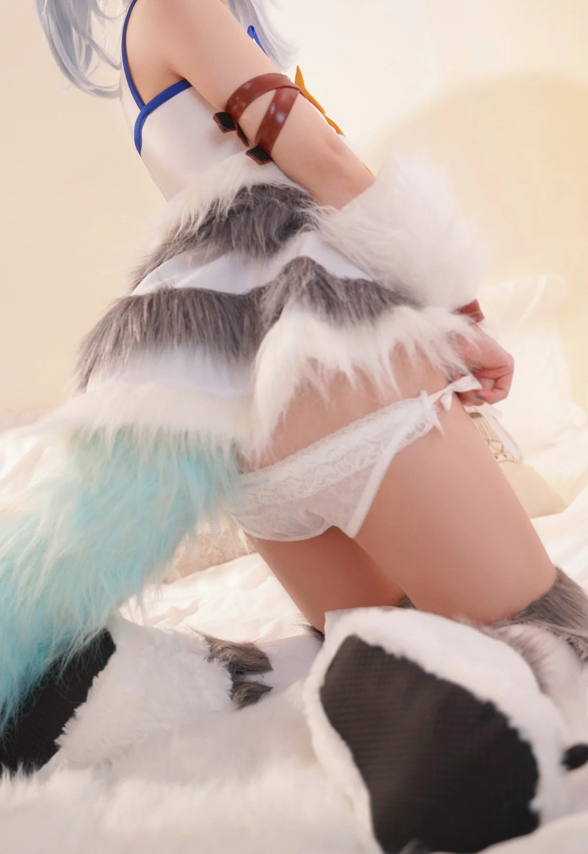 微博美少女虎森森回复术士刹那主题私房床上性感服饰秀翘臀美腿迷人诱惑写真40P