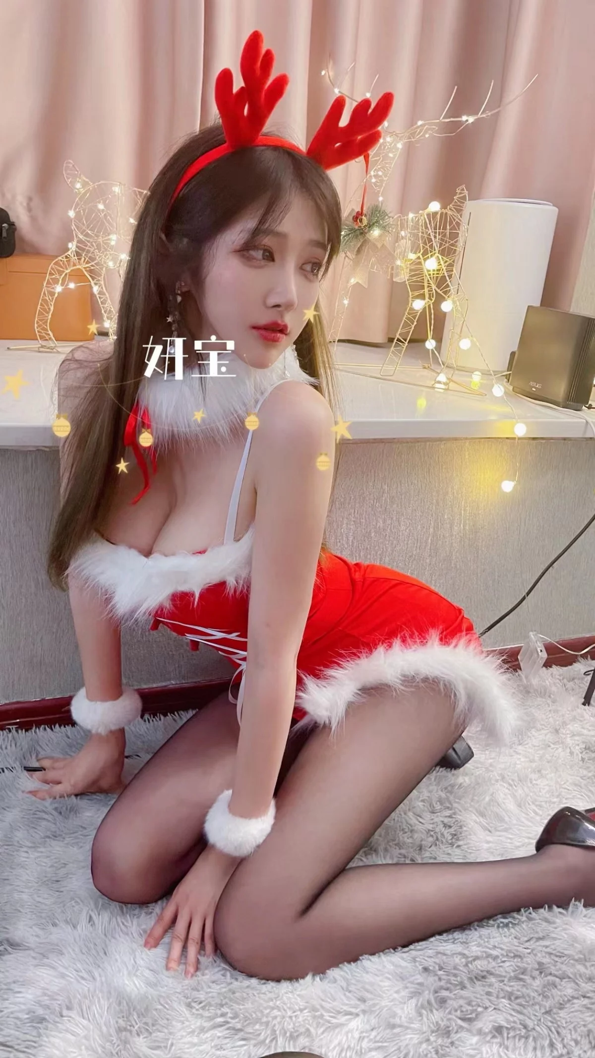 人气Coser啾小妍合集主题私房性感服饰系列秀完美身材翘臀美腿迷人诱惑写真328P