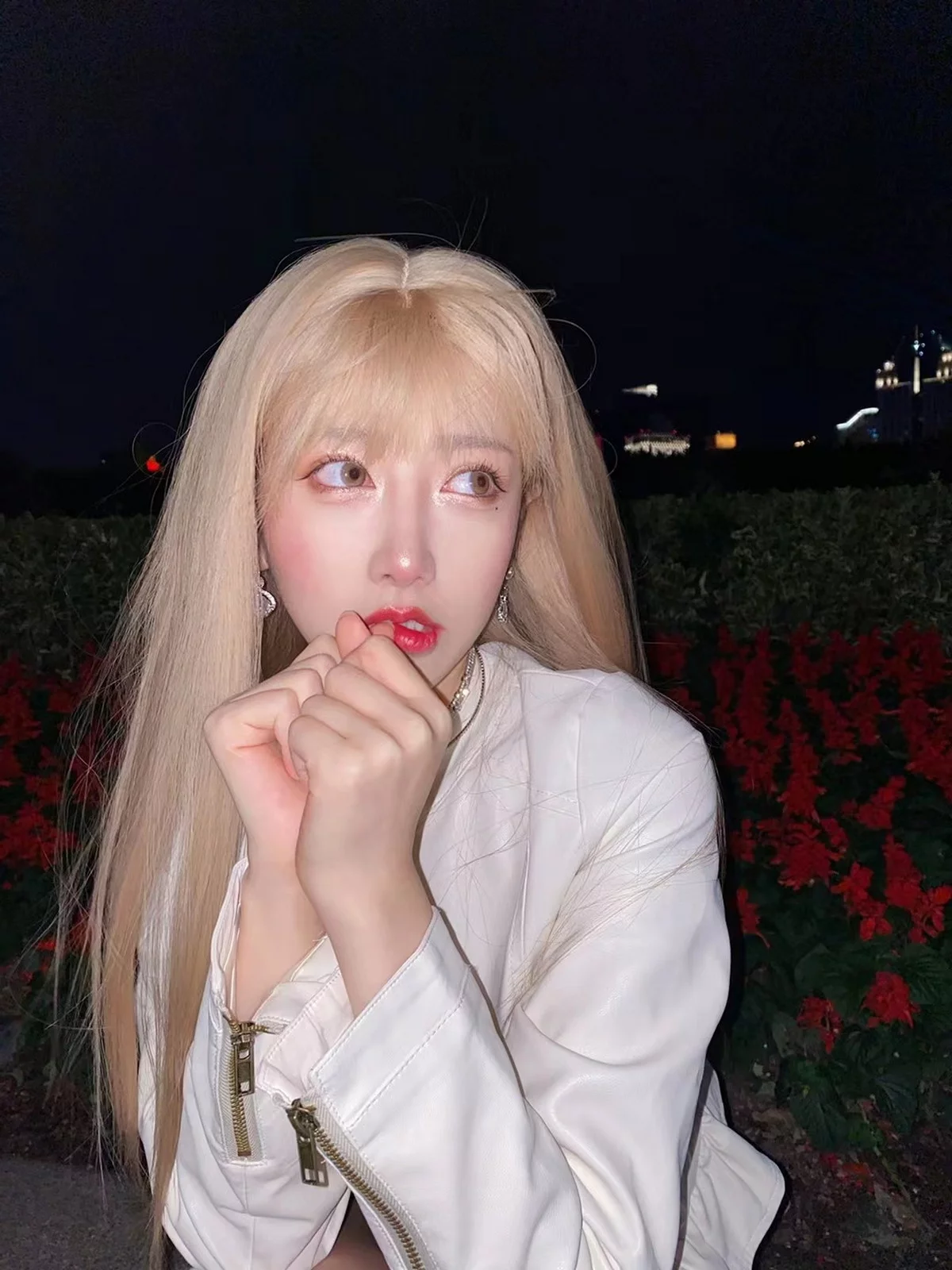 人气Coser啾小妍合集主题私房性感服饰系列秀完美身材翘臀美腿迷人诱惑写真328P