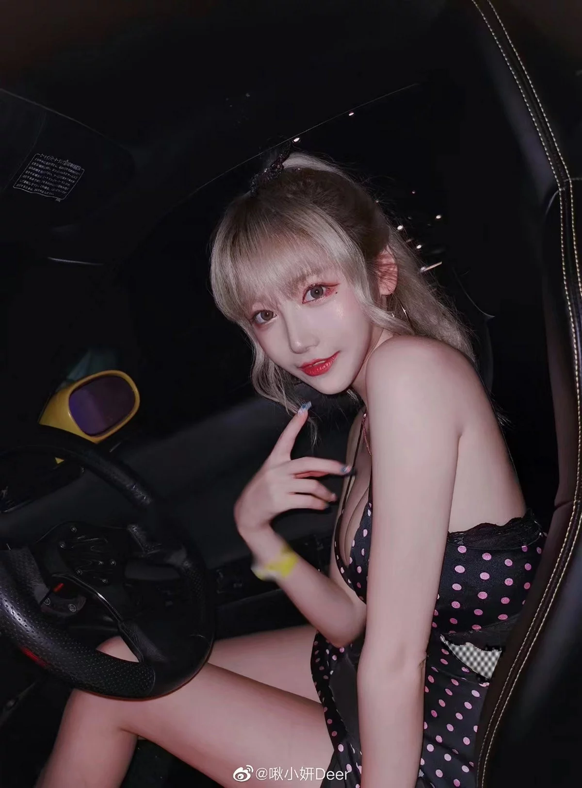 人气Coser啾小妍合集主题私房性感服饰系列秀完美身材翘臀美腿迷人诱惑写真328P