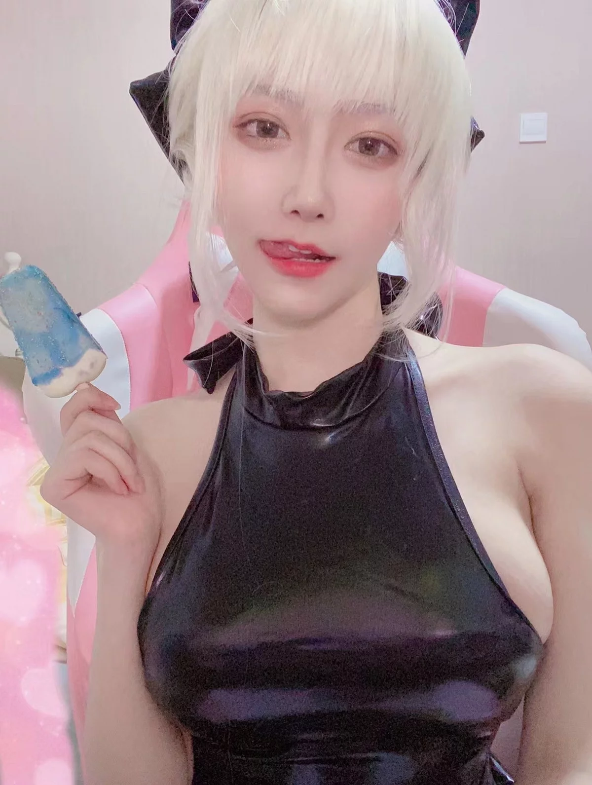 人气Coser啾小妍合集主题私房性感服饰系列秀完美身材翘臀美腿迷人诱惑写真328P