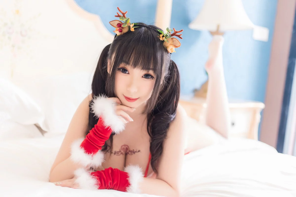 网络美女胡桃猫Kurumineko圣诞主题性感情趣圣诞内衣秀惹火身材诱惑写真69P