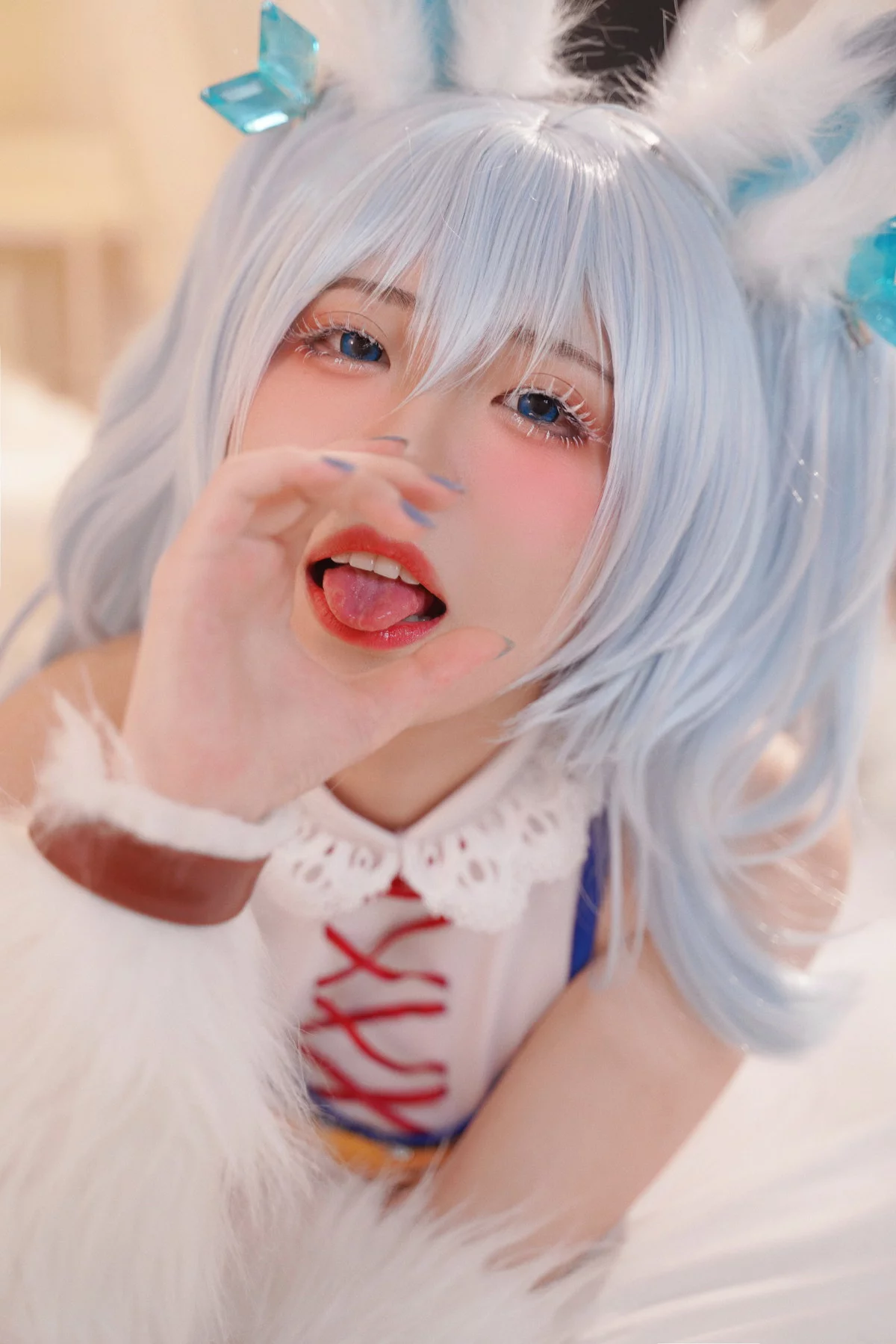微博美少女虎森森回复术士刹那主题私房床上性感服饰秀翘臀美腿迷人诱惑写真40P
