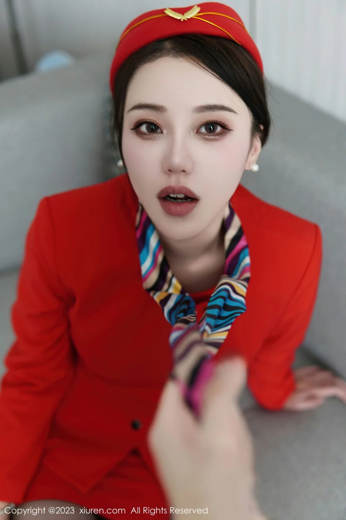 XiuRen第6088期_模特米娜MnaL私房脱性感空姐制服露黑色蕾丝内衣撩人诱惑写真72P