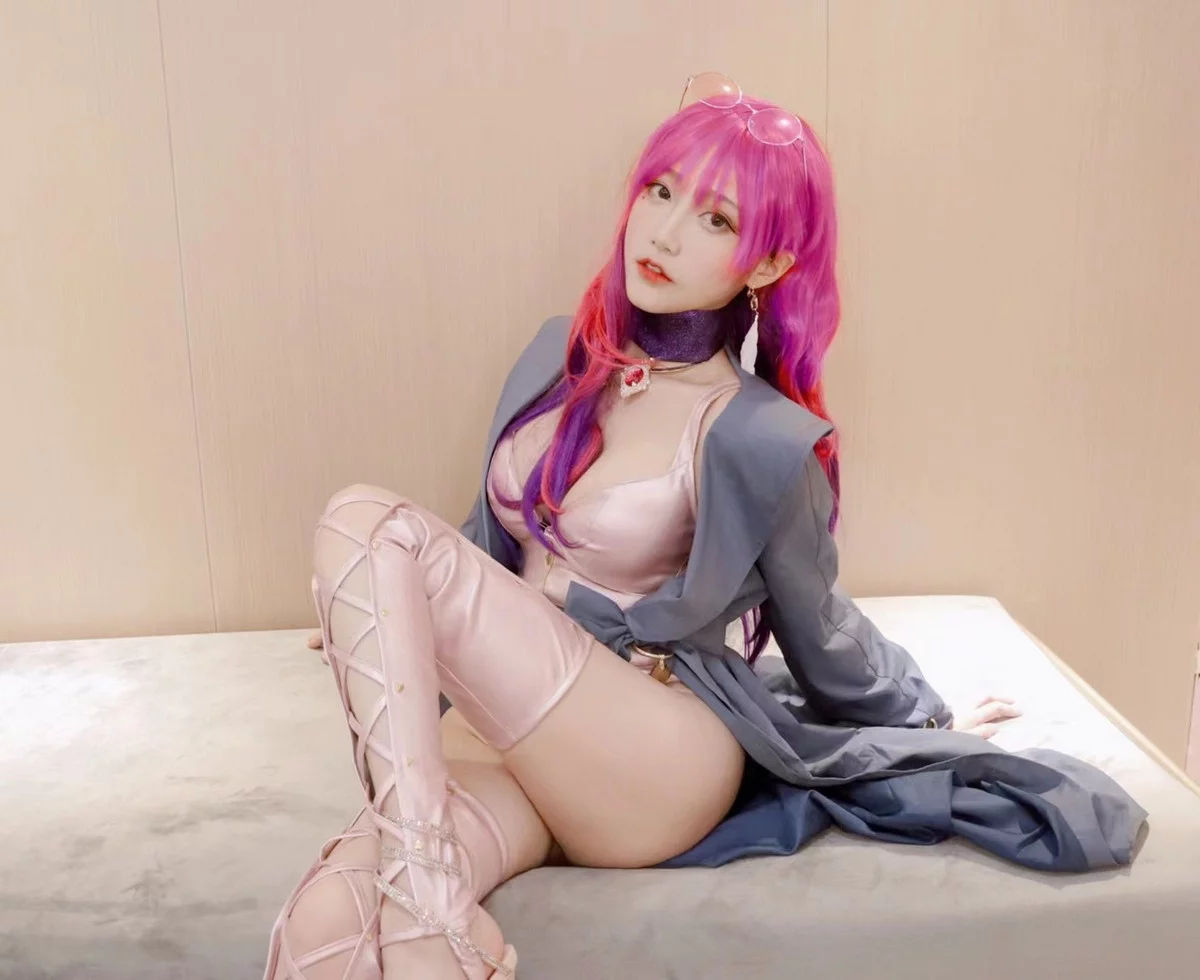 人气Coser啾小妍合集主题私房性感服饰系列秀完美身材翘臀美腿迷人诱惑写真328P