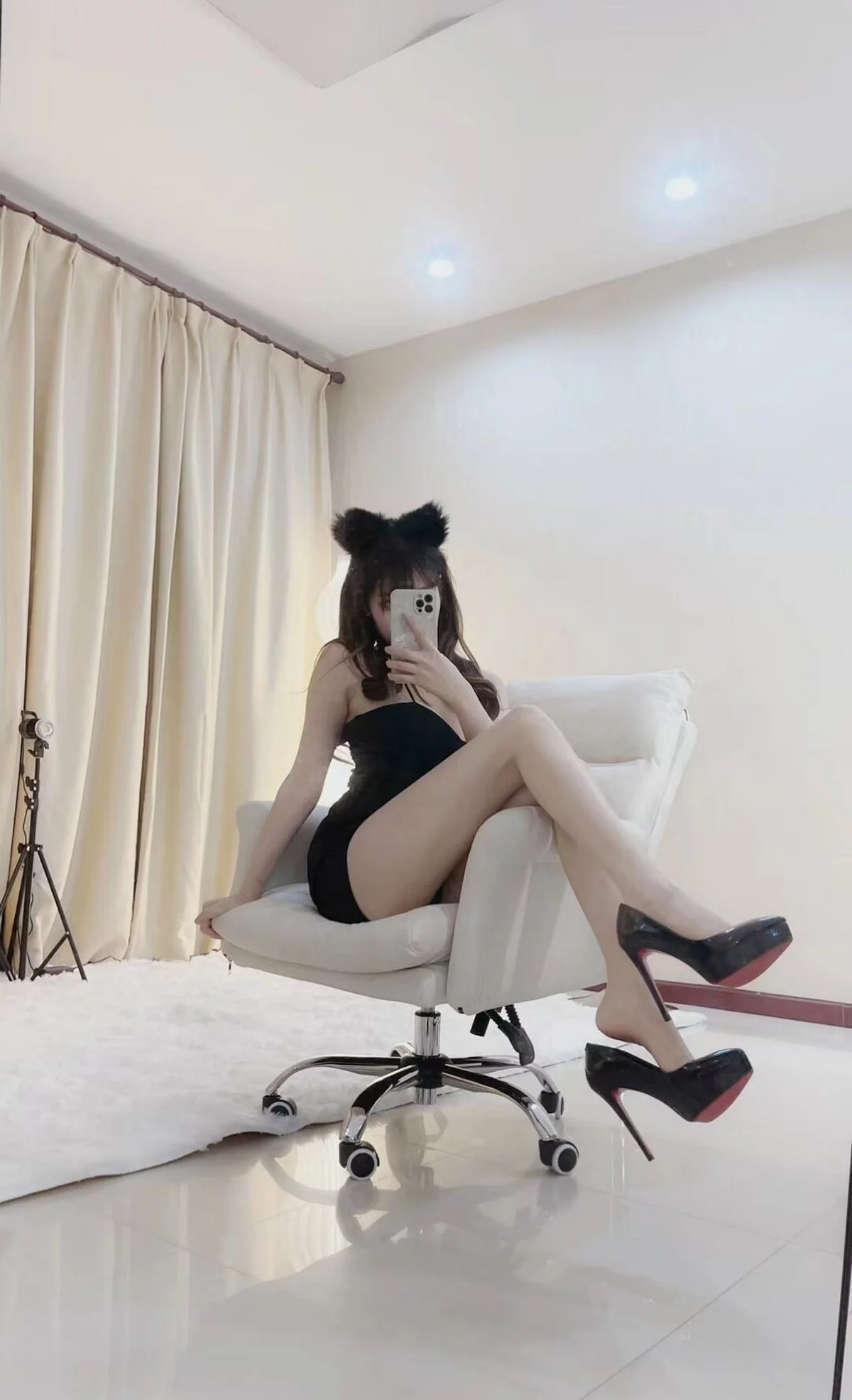 人气Coser啾小妍合集主题私房性感服饰系列秀完美身材翘臀美腿迷人诱惑写真328P
