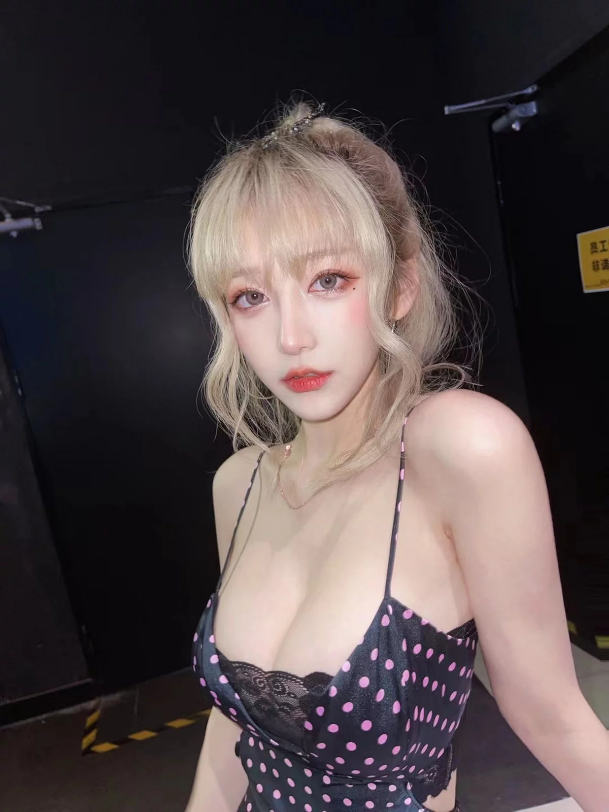 人气Coser啾小妍合集主题私房性感服饰系列秀完美身材翘臀美腿迷人诱惑写真328P
