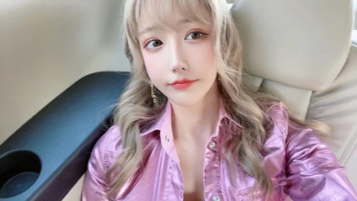 人气Coser啾小妍合集主题私房性感服饰系列秀完美身材翘臀美腿迷人诱惑写真328P