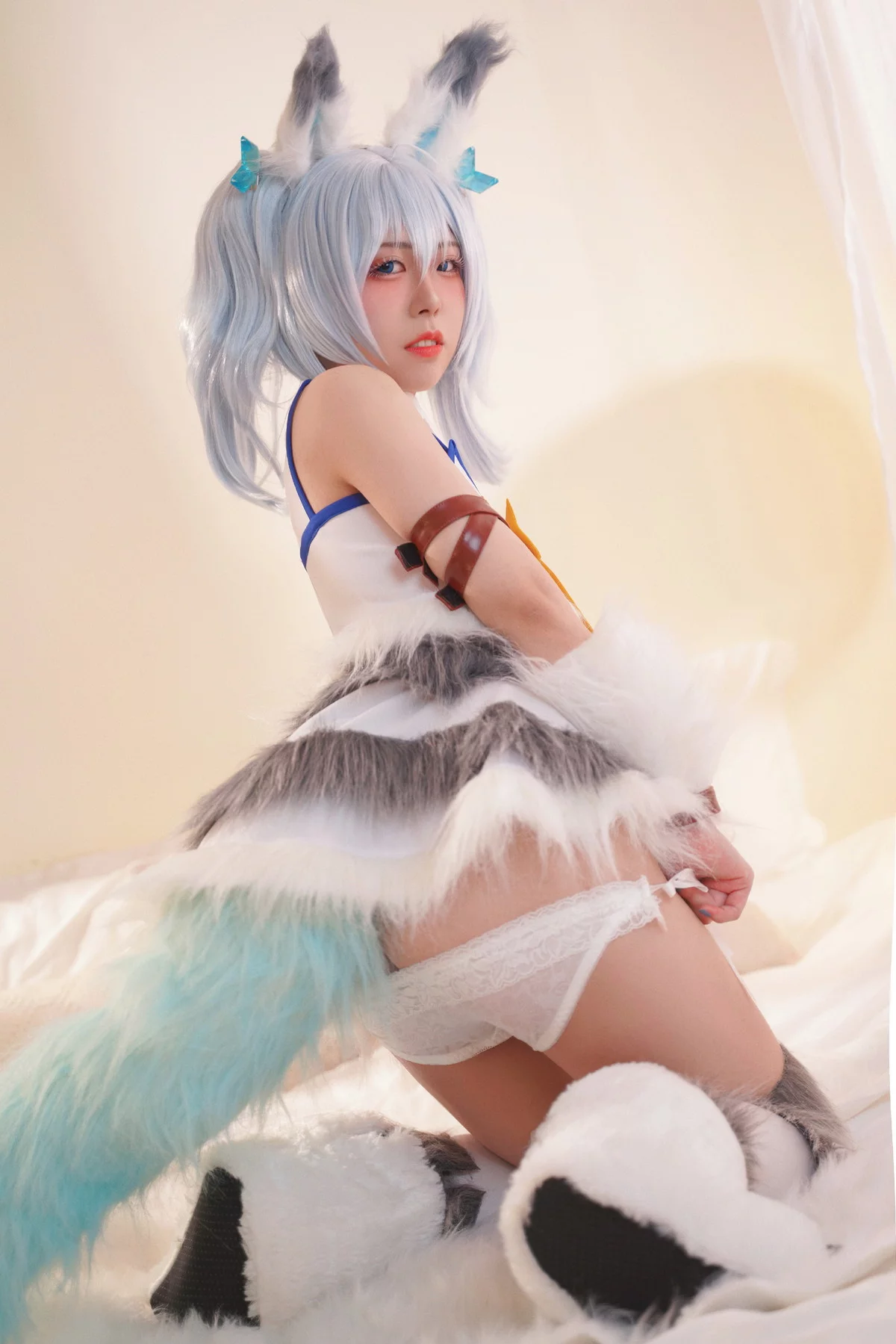 微博美少女虎森森回复术士刹那主题私房床上性感服饰秀翘臀美腿迷人诱惑写真40P