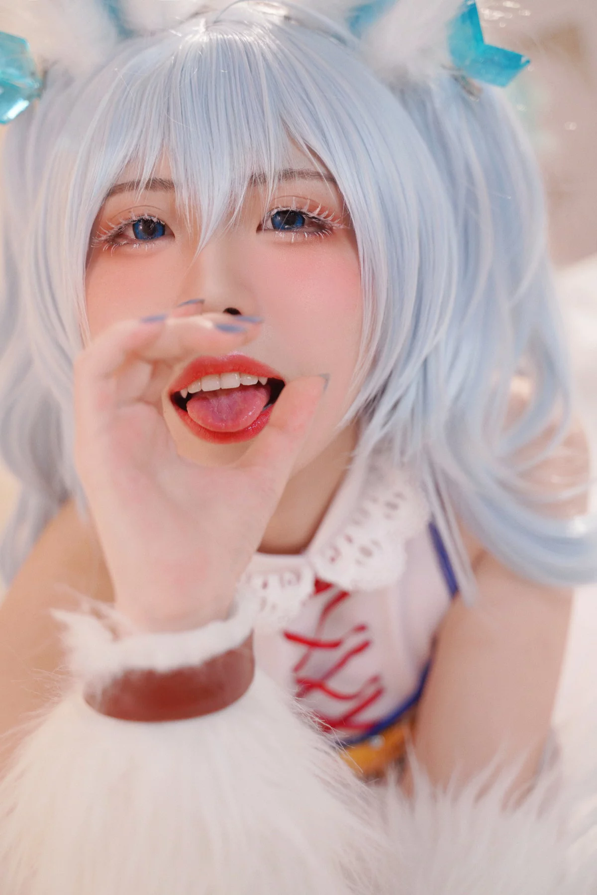 微博美少女虎森森回复术士刹那主题私房床上性感服饰秀翘臀美腿迷人诱惑写真40P