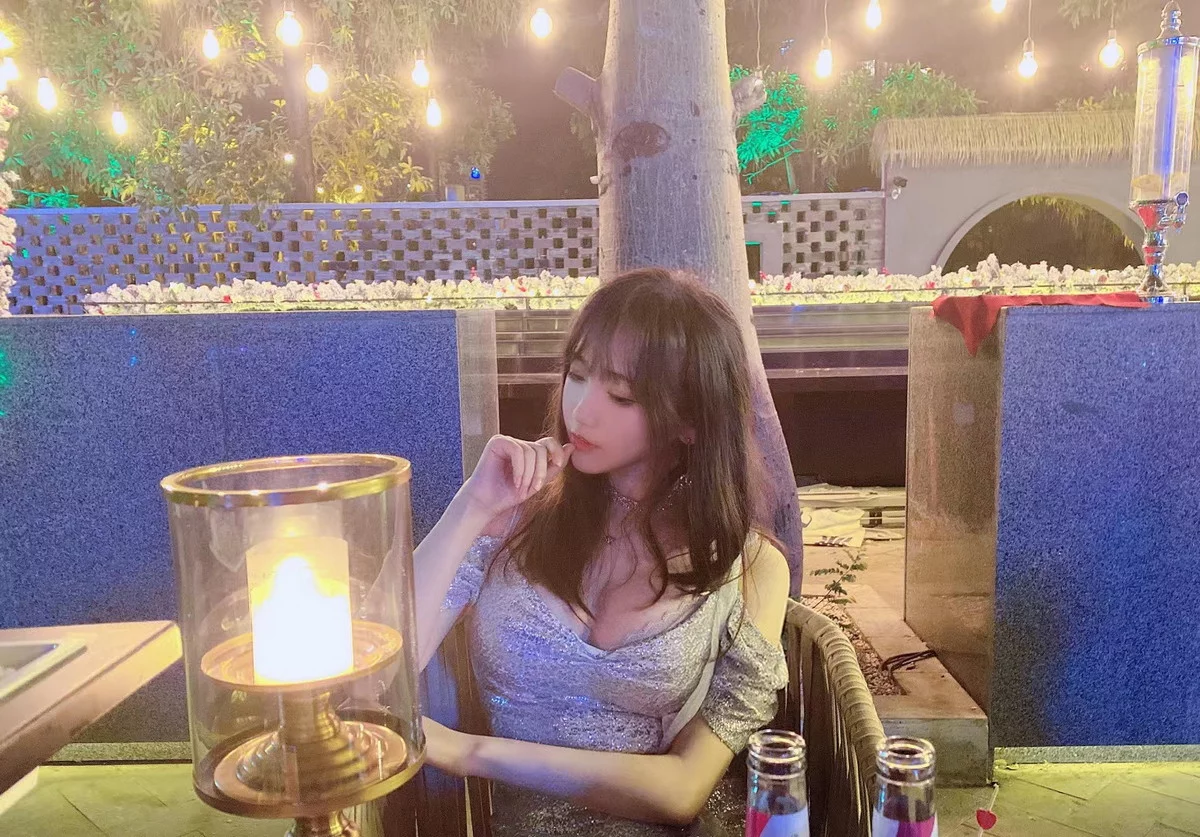 人气Coser啾小妍合集主题私房性感服饰系列秀完美身材翘臀美腿迷人诱惑写真328P