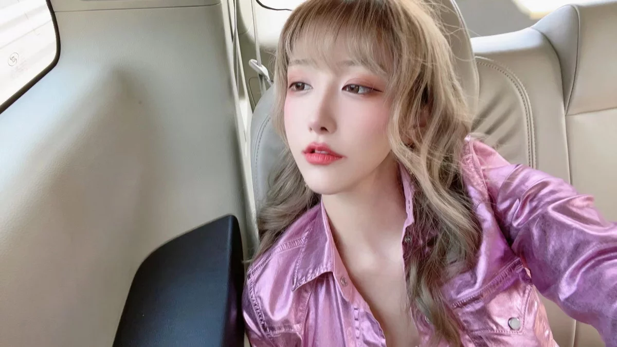 人气Coser啾小妍合集主题私房性感服饰系列秀完美身材翘臀美腿迷人诱惑写真328P
