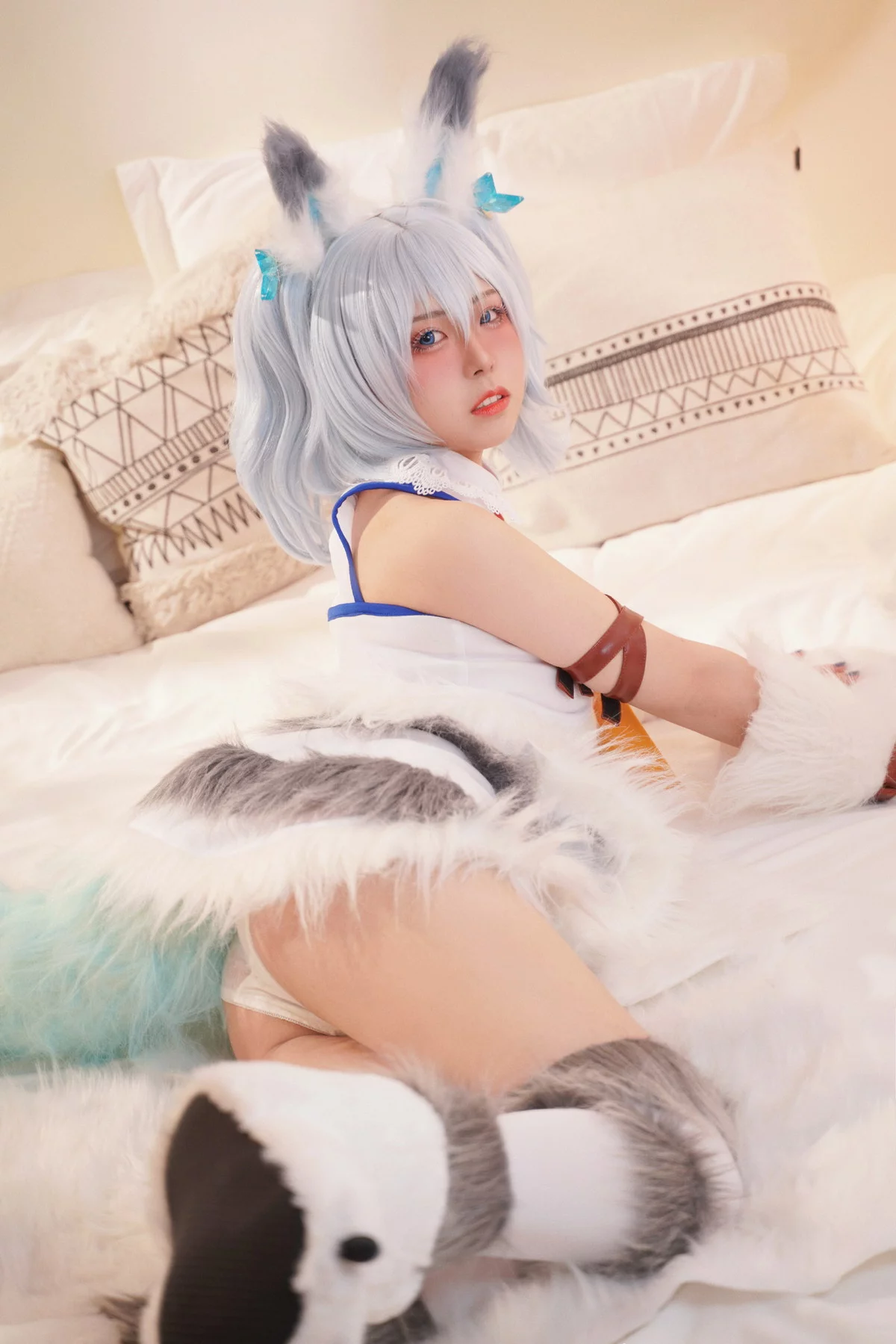 微博美少女虎森森回复术士刹那主题私房床上性感服饰秀翘臀美腿迷人诱惑写真40P