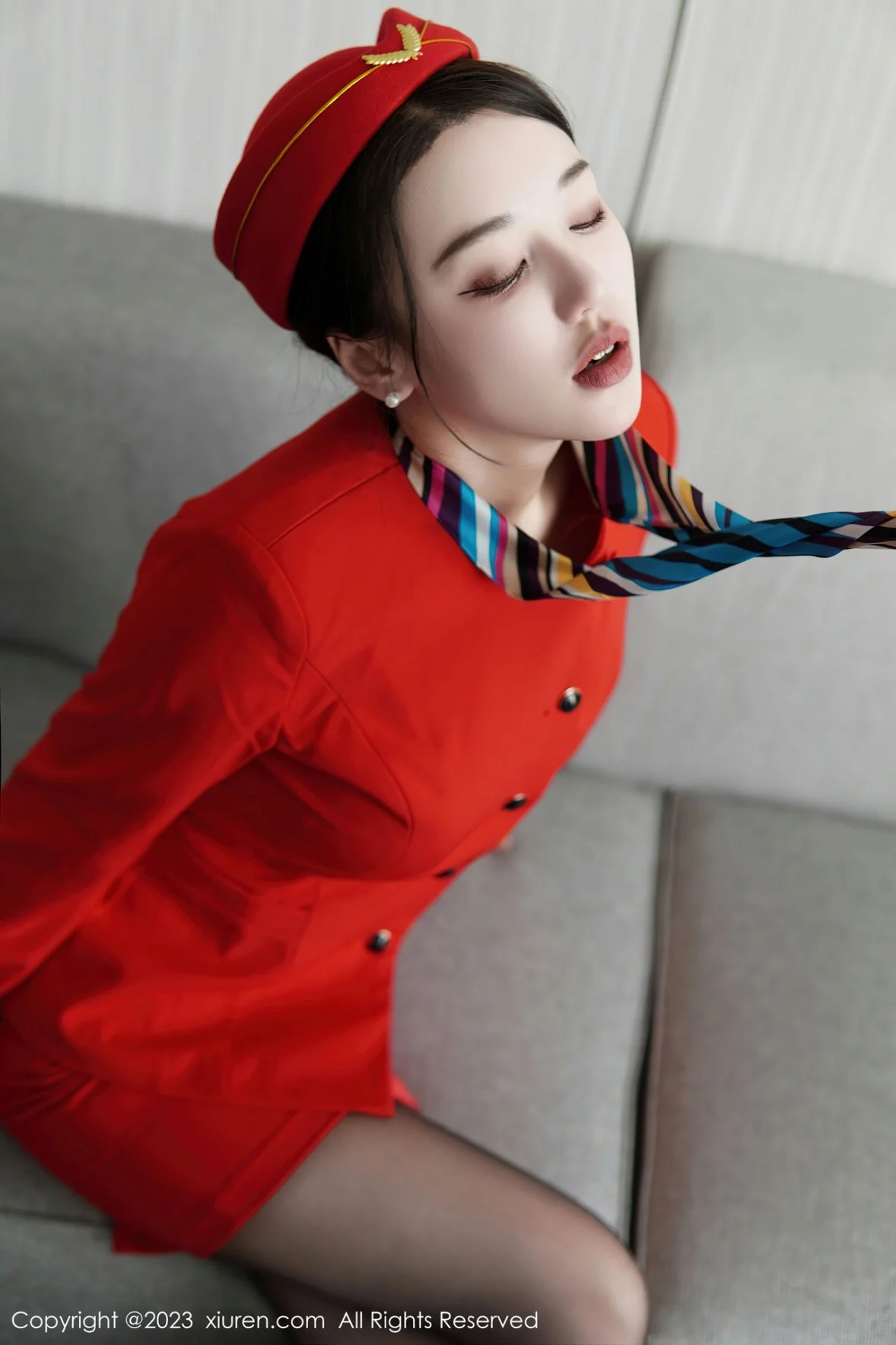XiuRen第6088期_模特米娜MnaL私房脱性感空姐制服露黑色蕾丝内衣撩人诱惑写真72P