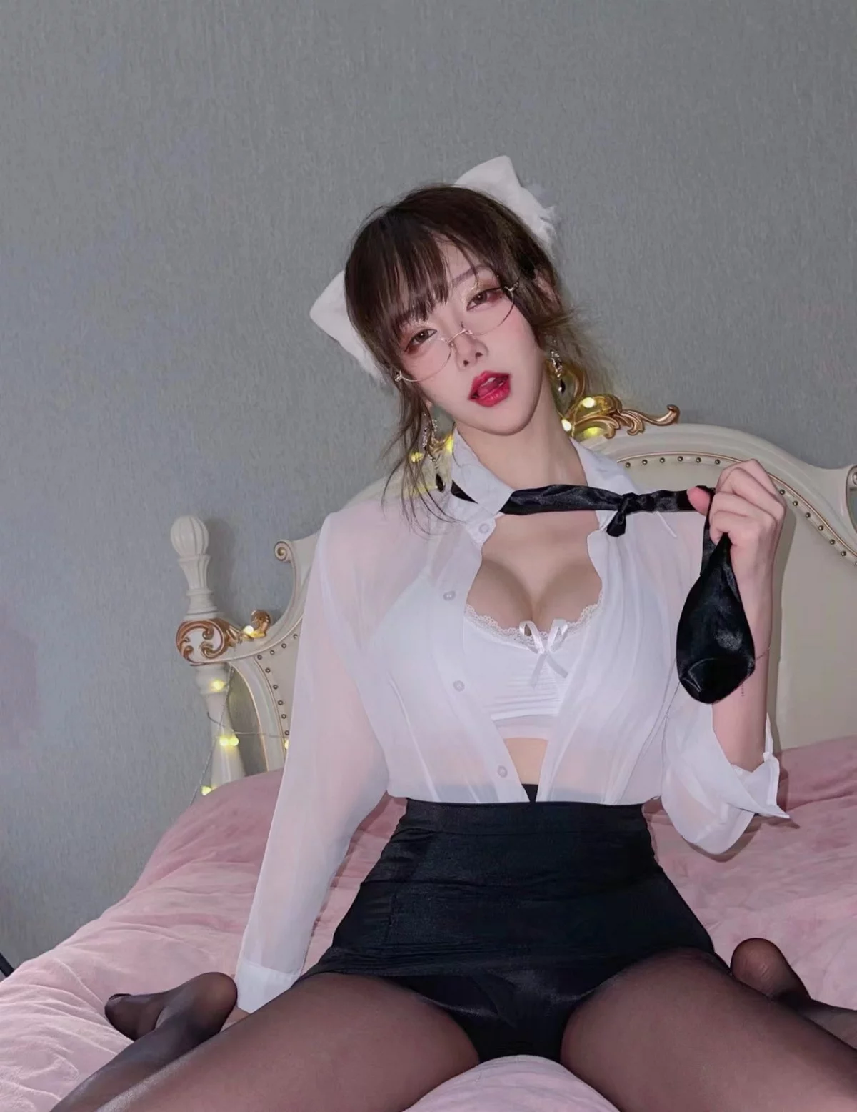 人气Coser啾小妍合集主题私房性感服饰系列秀完美身材翘臀美腿迷人诱惑写真328P