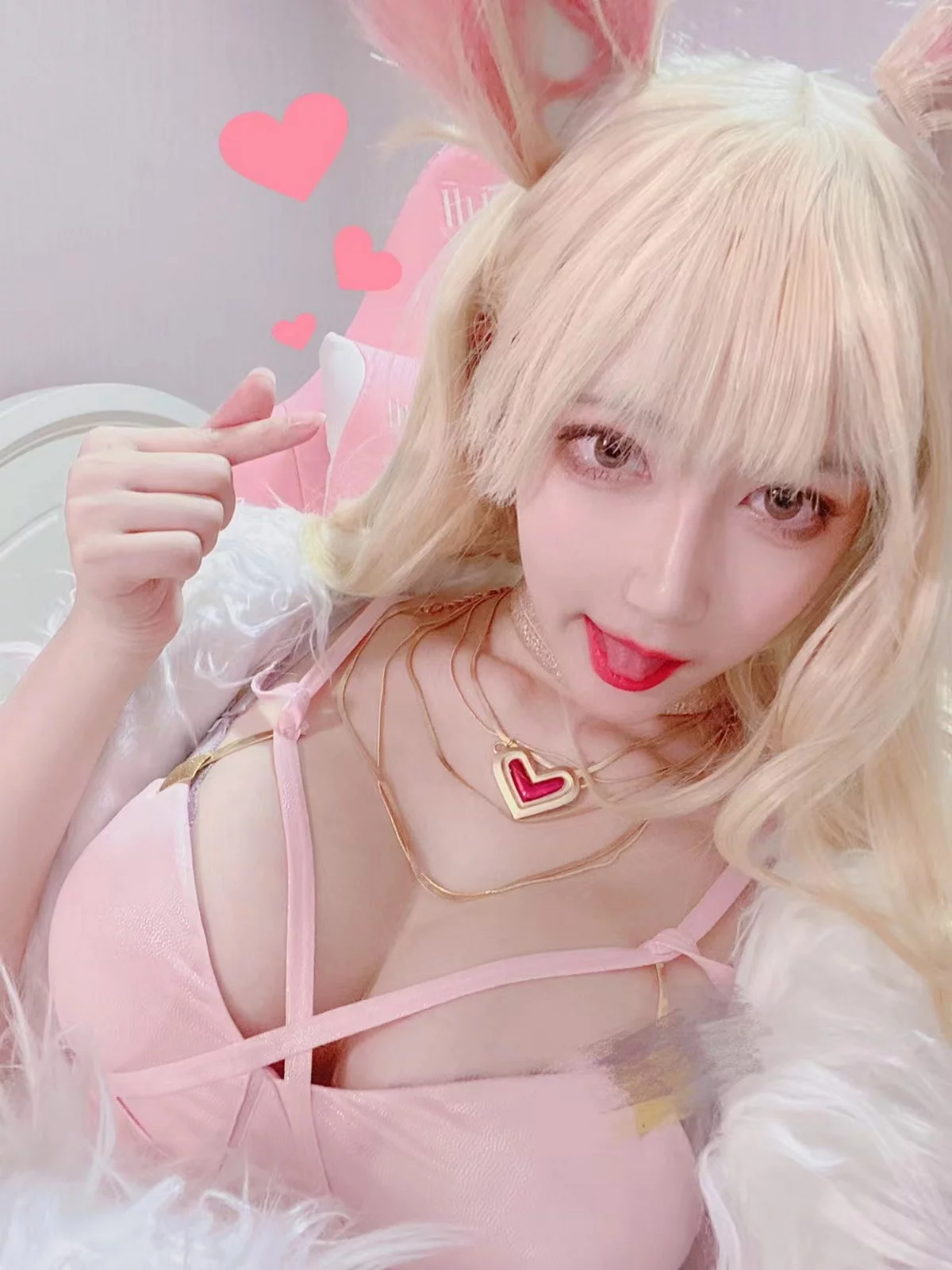 人气Coser啾小妍合集主题私房性感服饰系列秀完美身材翘臀美腿迷人诱惑写真328P