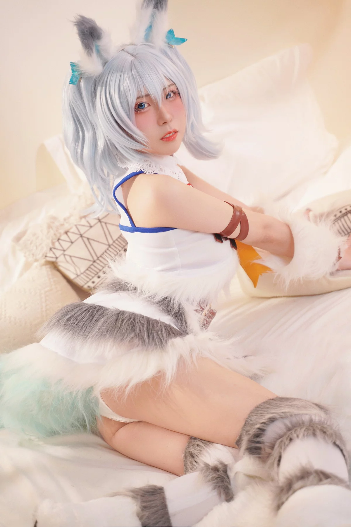 微博美少女虎森森回复术士刹那主题私房床上性感服饰秀翘臀美腿迷人诱惑写真40P