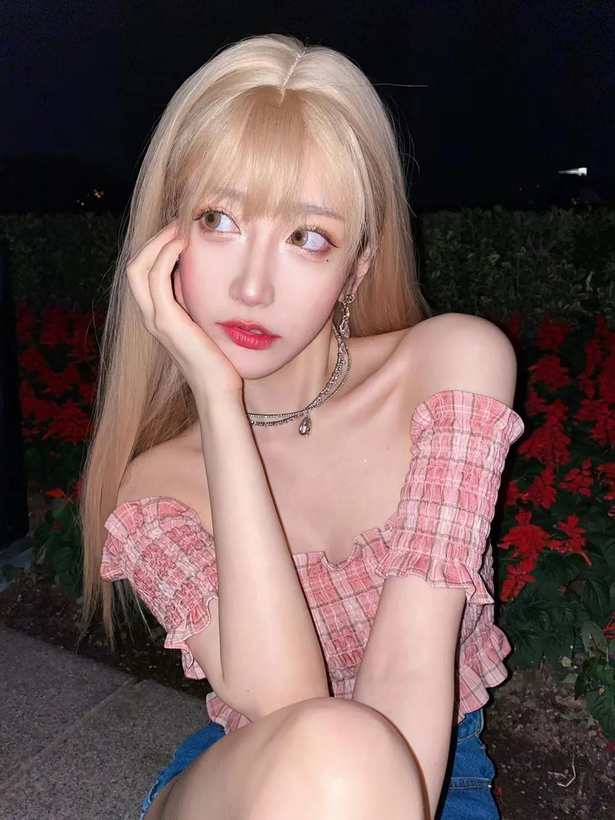 人气Coser啾小妍合集主题私房性感服饰系列秀完美身材翘臀美腿迷人诱惑写真328P
