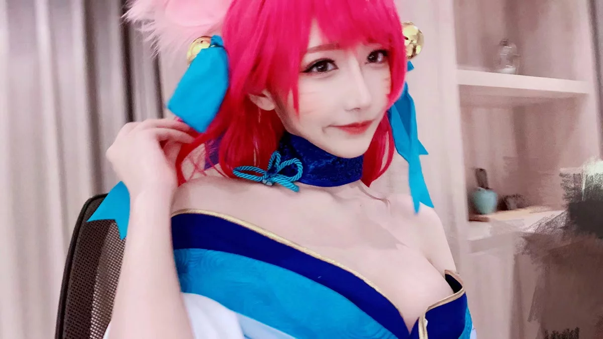人气Coser啾小妍合集主题私房性感服饰系列秀完美身材翘臀美腿迷人诱惑写真328P