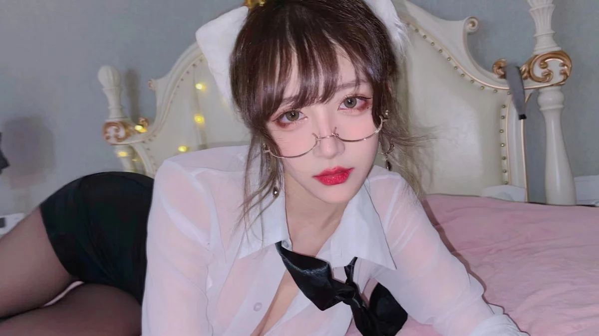 人气Coser啾小妍合集主题私房性感服饰系列秀完美身材翘臀美腿迷人诱惑写真328P