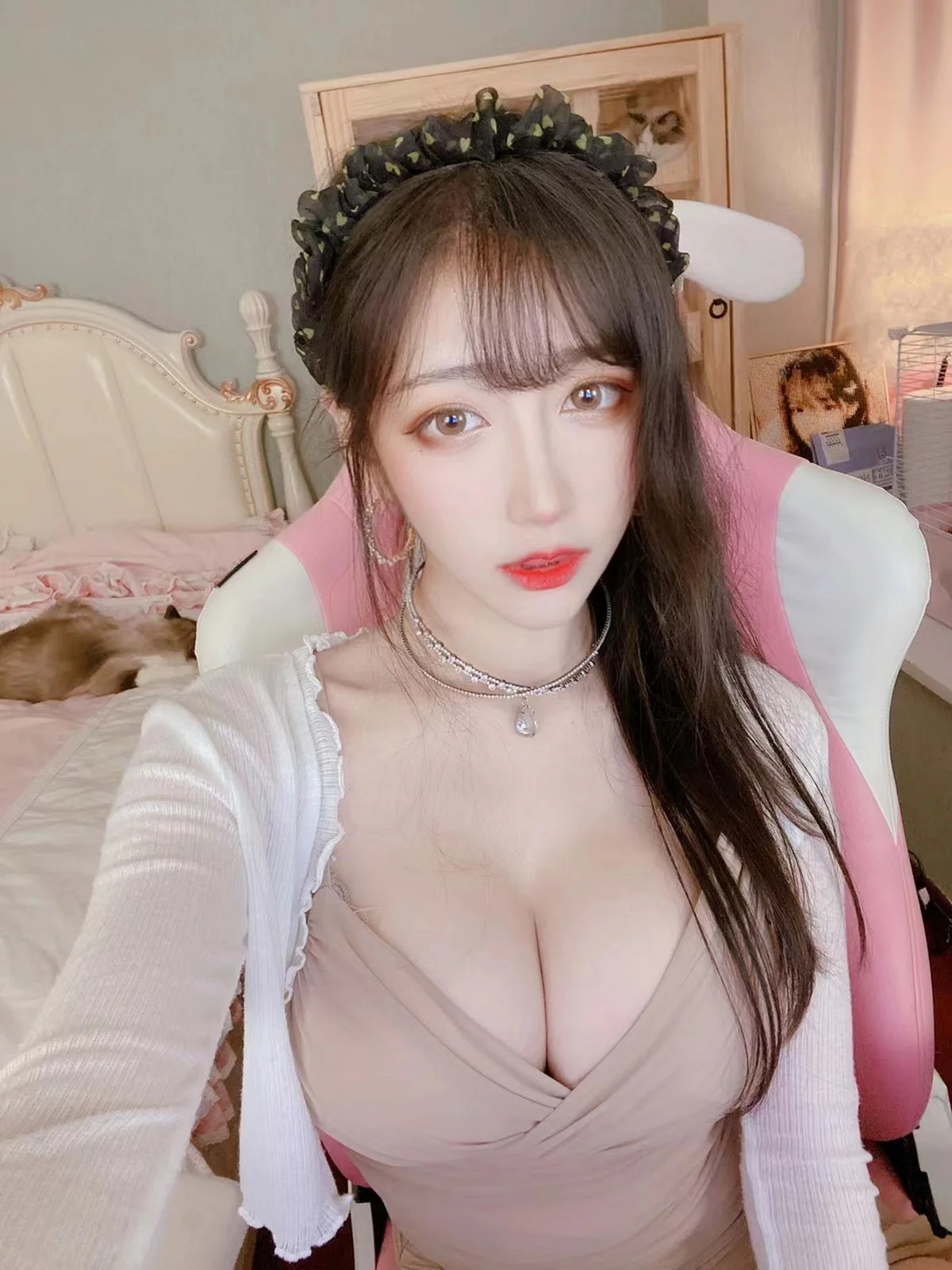 人气Coser啾小妍合集主题私房性感服饰系列秀完美身材翘臀美腿迷人诱惑写真328P