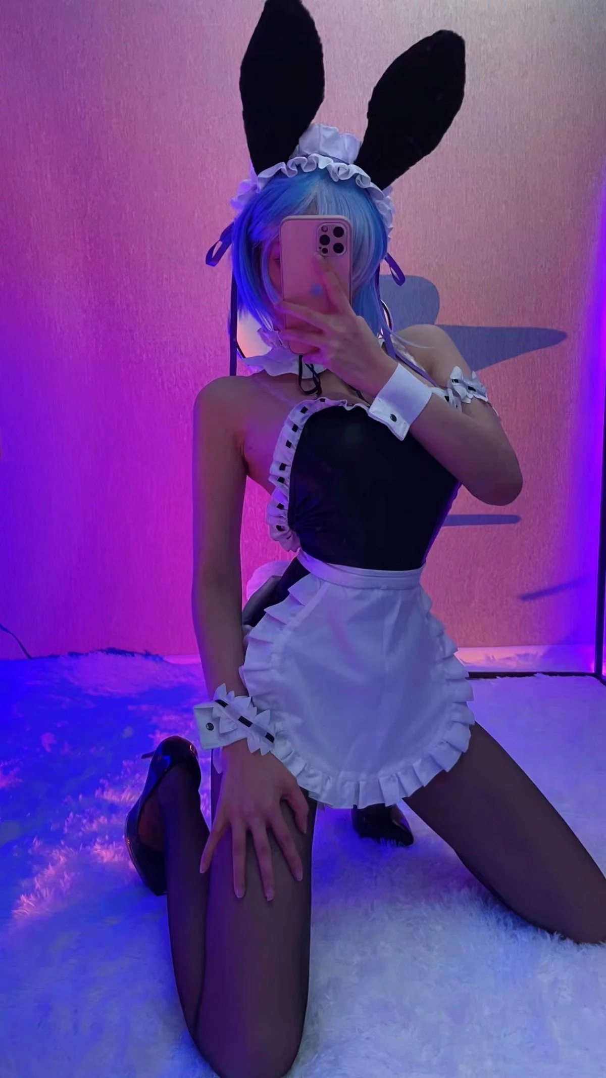 人气Coser啾小妍合集主题私房性感服饰系列秀完美身材翘臀美腿迷人诱惑写真328P