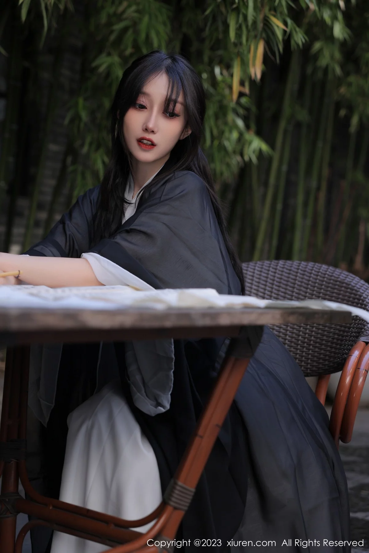 XiuRen第6094期_模特玥儿玥er海南旅拍脱白色古装服饰露性感内衣撩人诱惑写真55P
