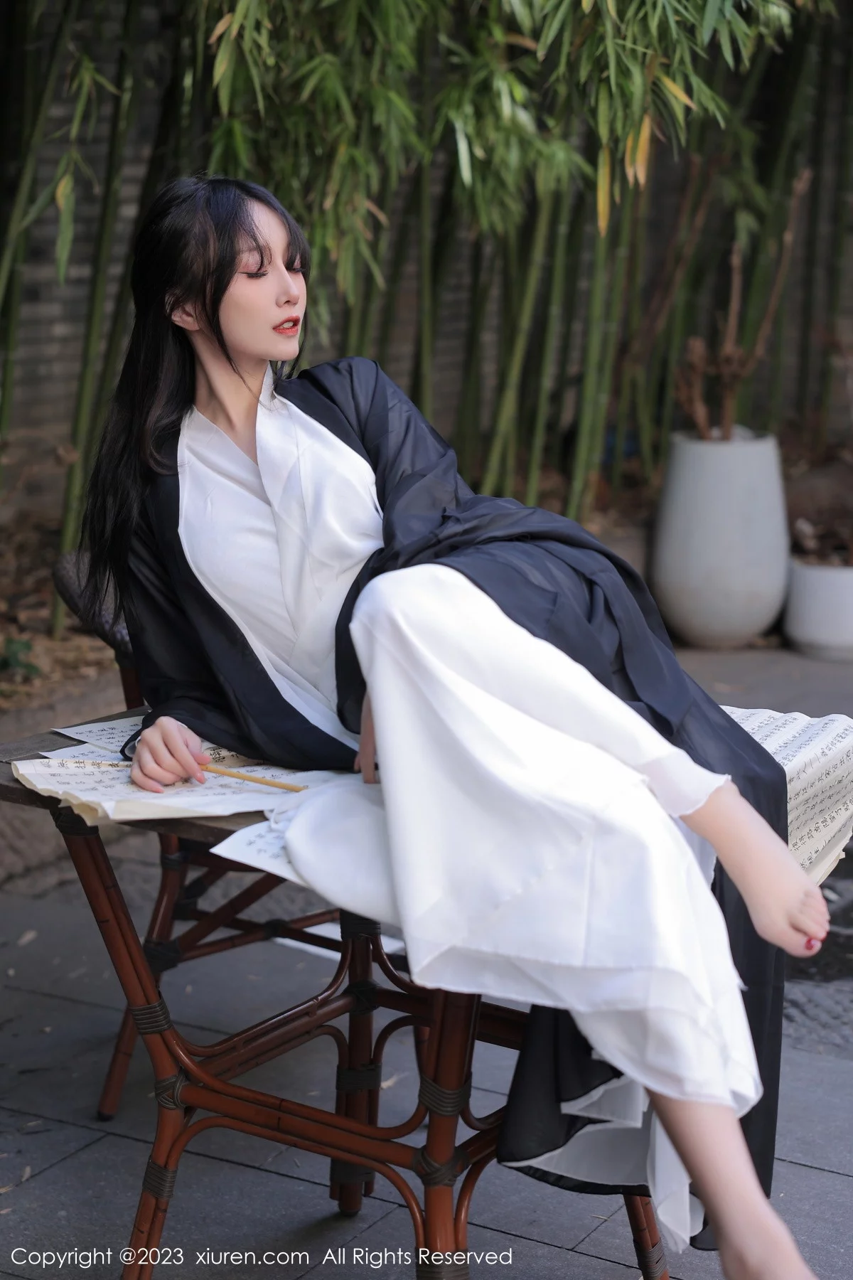 XiuRen第6094期_模特玥儿玥er海南旅拍脱白色古装服饰露性感内衣撩人诱惑写真55P