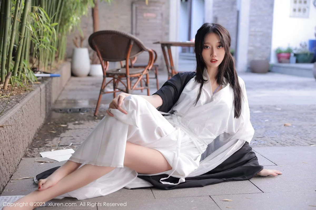 XiuRen第6094期_模特玥儿玥er海南旅拍脱白色古装服饰露性感内衣撩人诱惑写真55P