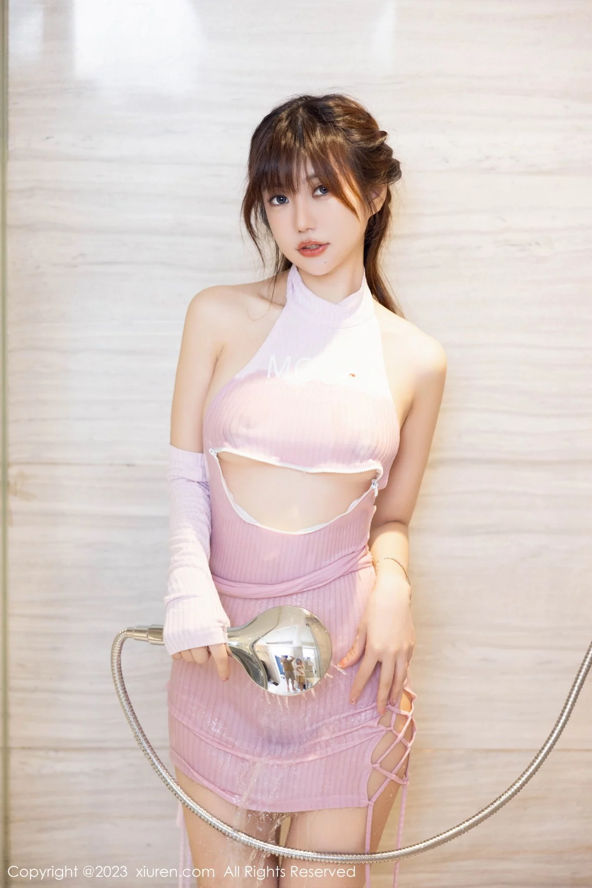 XiuRen第6097期_女神绮里嘉ula浴室性感粉色连衣短裙湿身秀完美身材诱惑写真81P