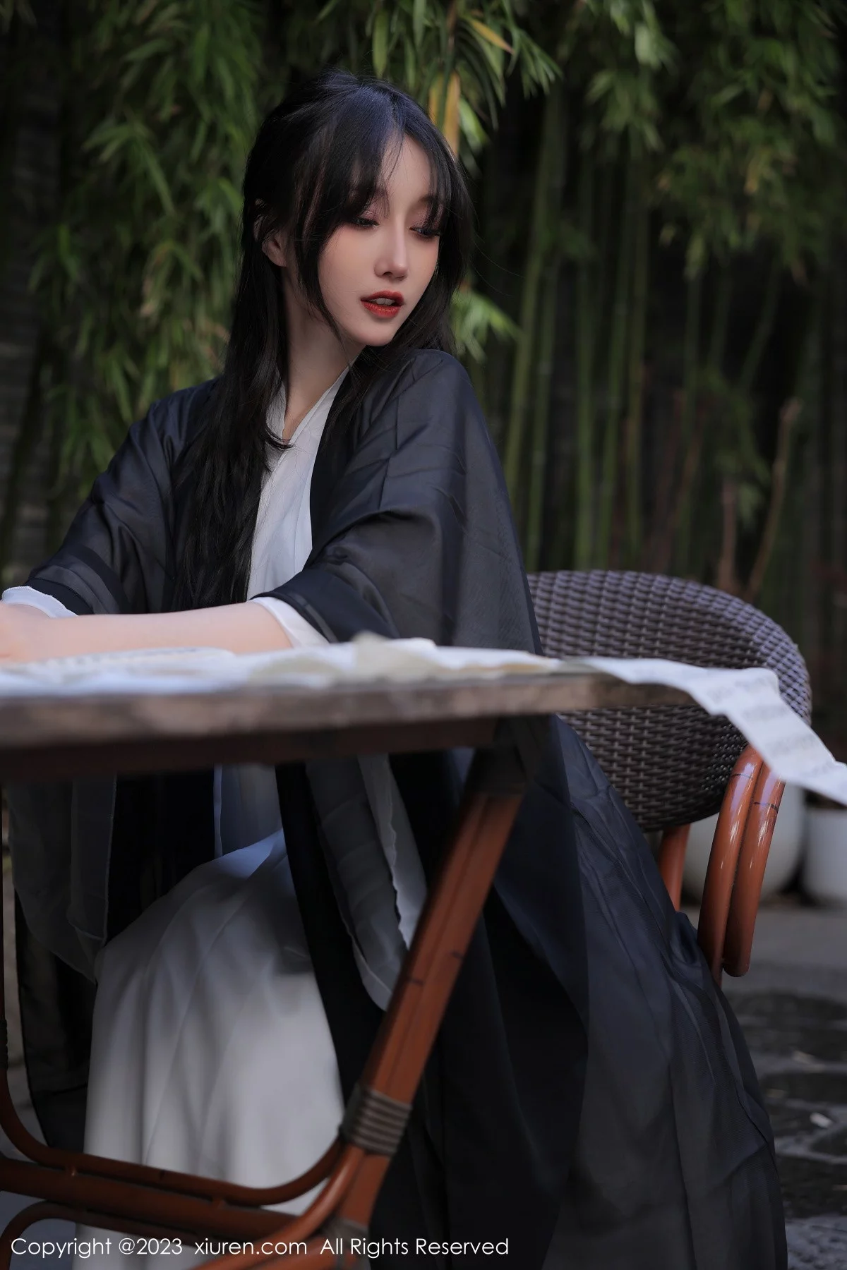 XiuRen第6094期_模特玥儿玥er海南旅拍脱白色古装服饰露性感内衣撩人诱惑写真55P
