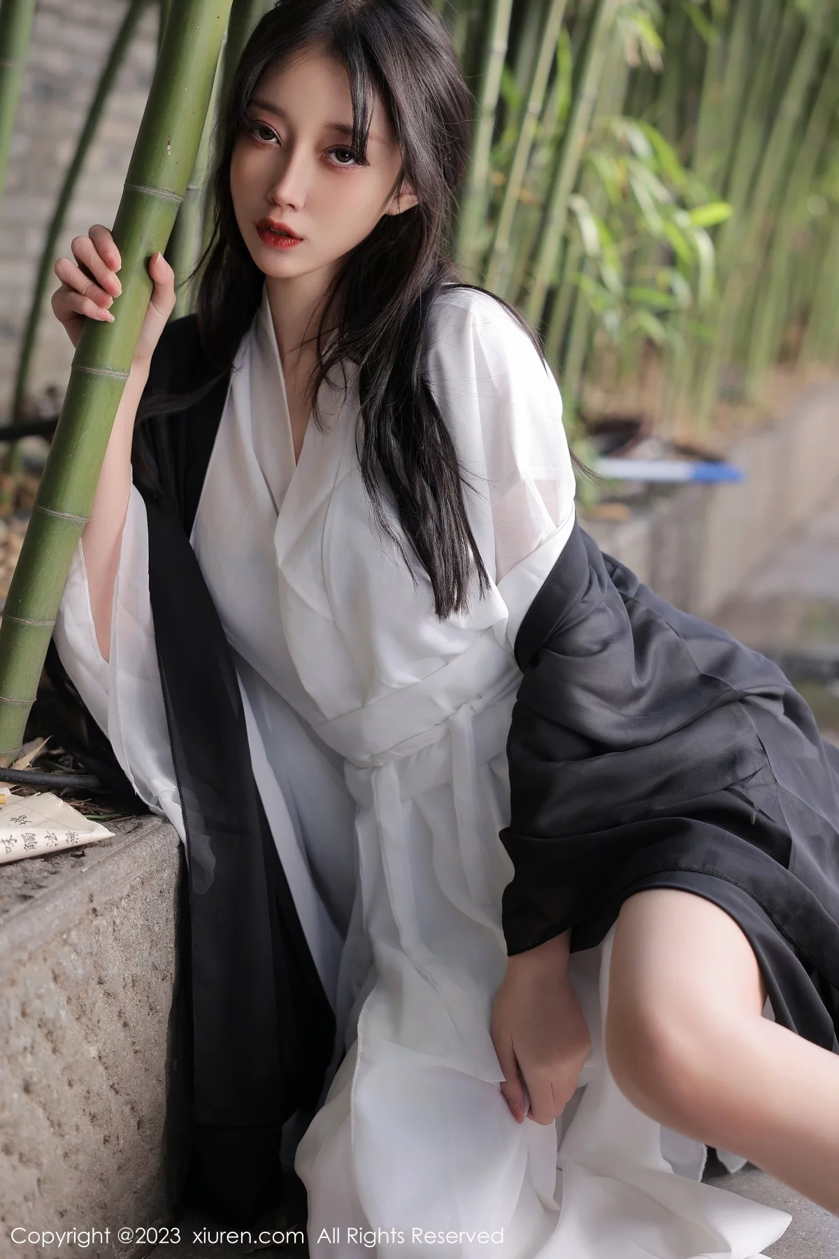 XiuRen第6094期_模特玥儿玥er海南旅拍脱白色古装服饰露性感内衣撩人诱惑写真55P