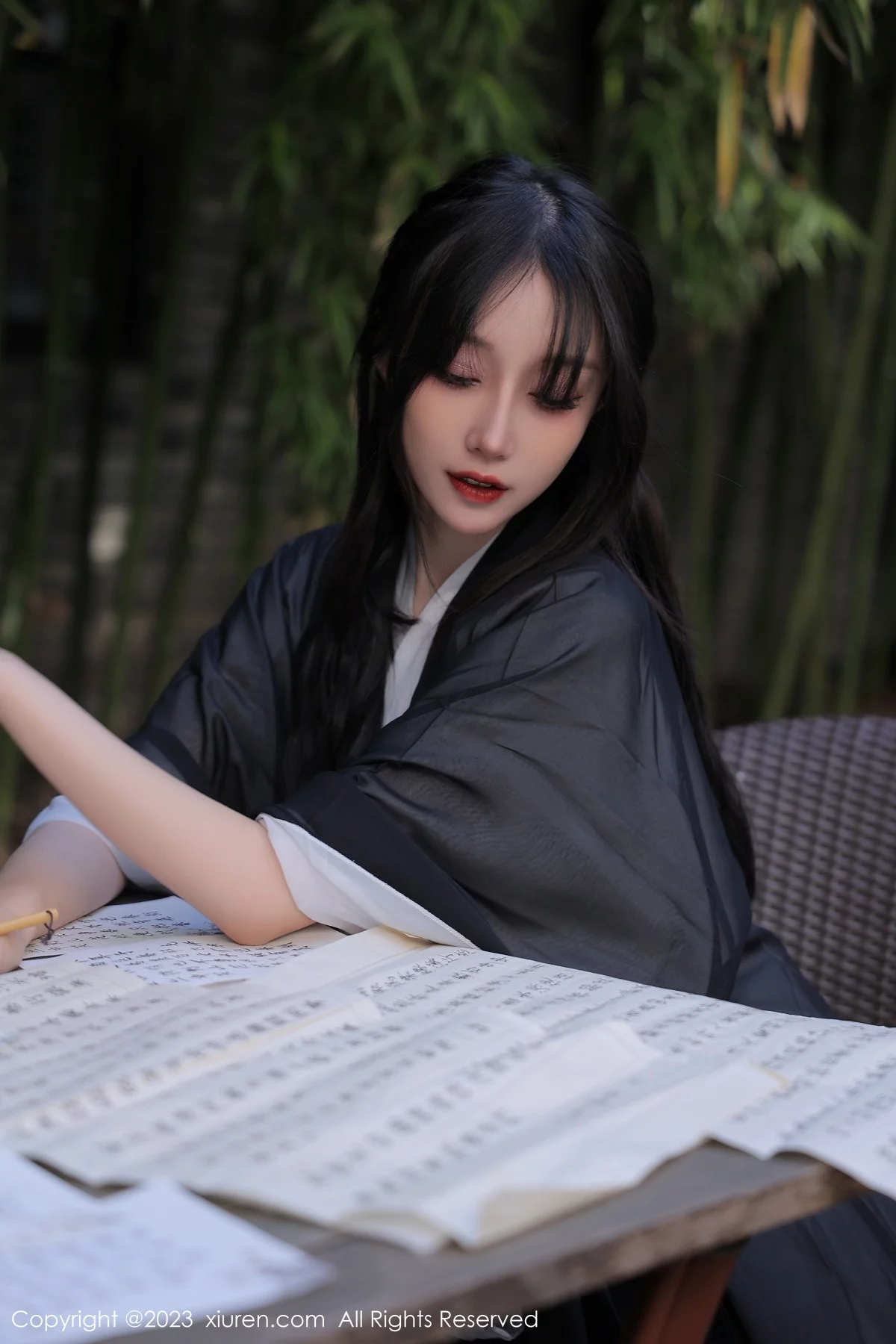 XiuRen第6094期_模特玥儿玥er海南旅拍脱白色古装服饰露性感内衣撩人诱惑写真55P
