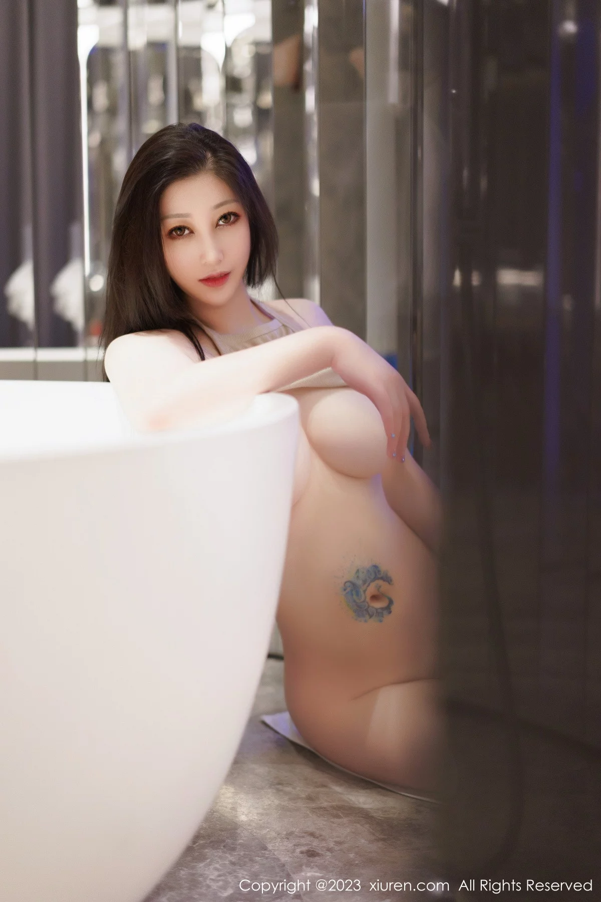 XiuRen第6098期_女神妲己_Toxic三亚旅拍游艇场景性感服饰秀雪峰美臀诱惑写真99P