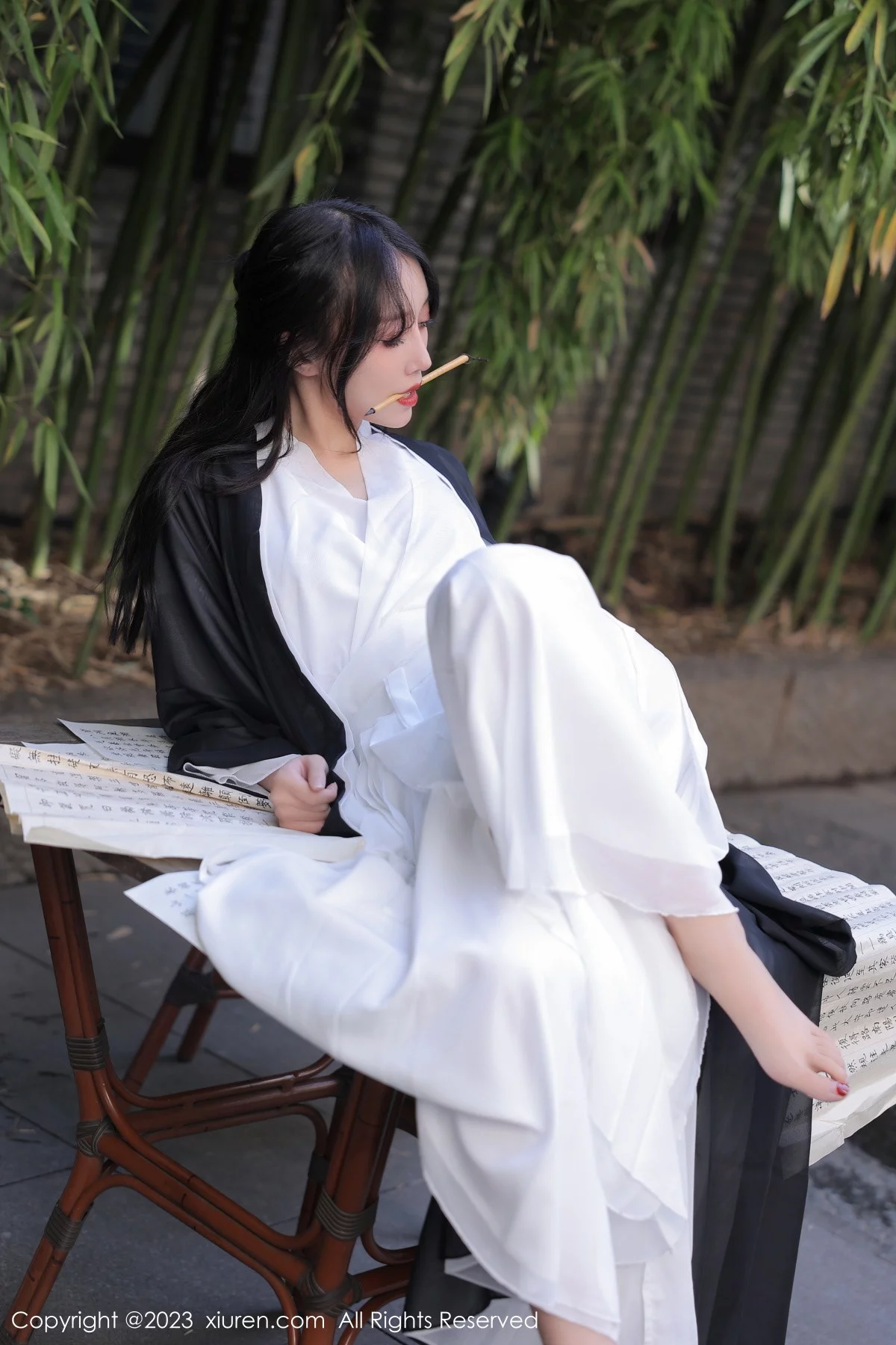 XiuRen第6094期_模特玥儿玥er海南旅拍脱白色古装服饰露性感内衣撩人诱惑写真55P