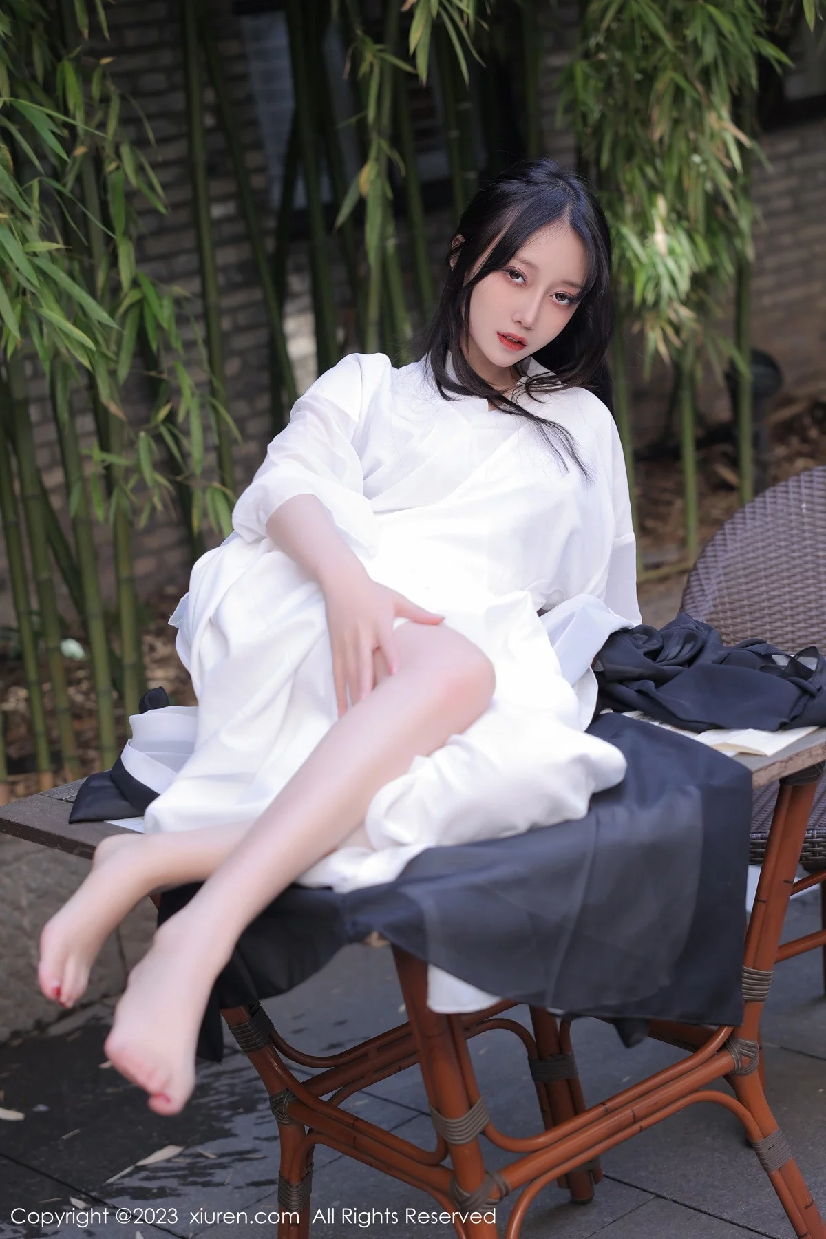 XiuRen第6094期_模特玥儿玥er海南旅拍脱白色古装服饰露性感内衣撩人诱惑写真55P