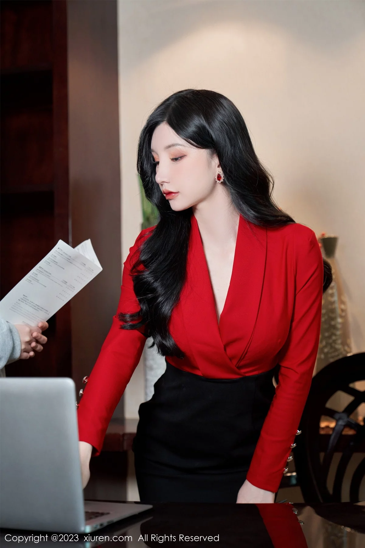 XiuRen第6101期_女神周于希Sally办公室秘密主题脱制服露黑色蕾丝内衣诱惑写真84P