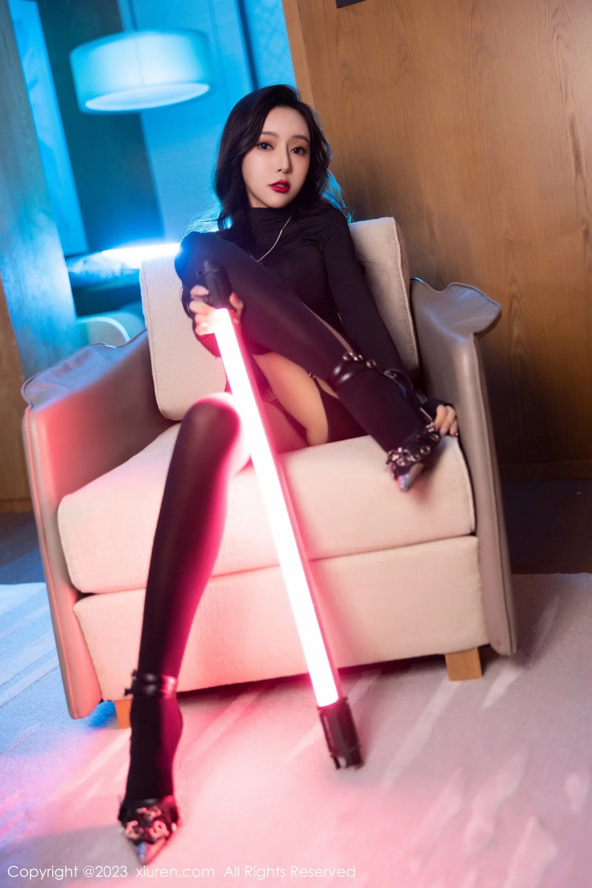 XiuRen第6099期_女神王馨瑶yanni黑色紧身服饰露暗红色蕾丝内衣完美诱惑写真77P