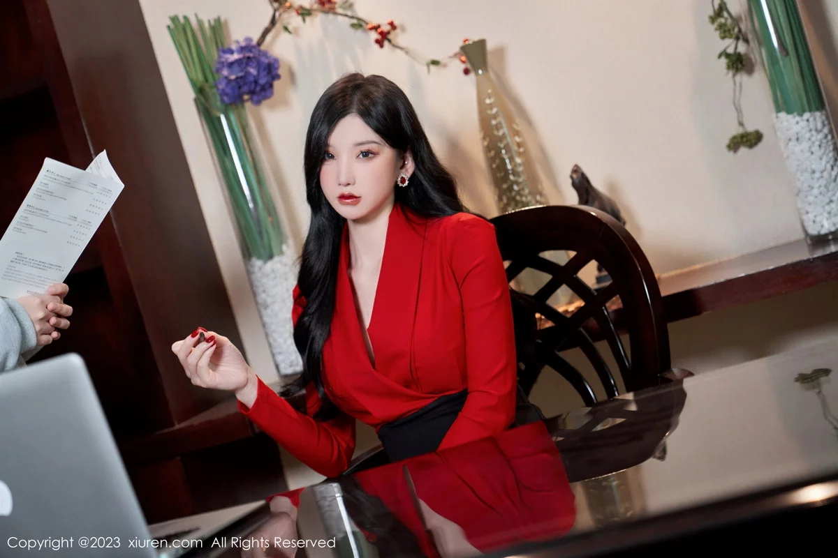 XiuRen第6101期_女神周于希Sally办公室秘密主题脱制服露黑色蕾丝内衣诱惑写真84P