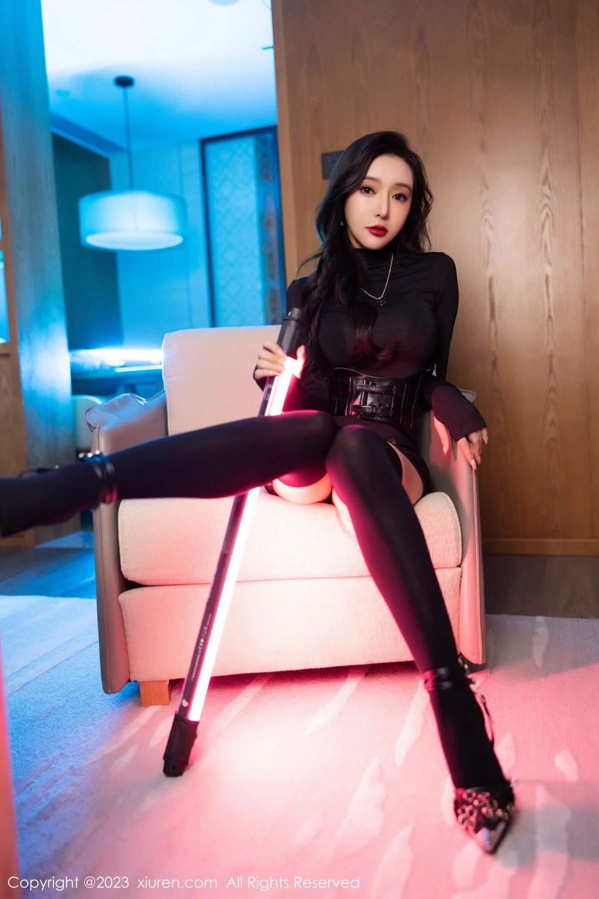 XiuRen第6099期_女神王馨瑶yanni黑色紧身服饰露暗红色蕾丝内衣完美诱惑写真77P