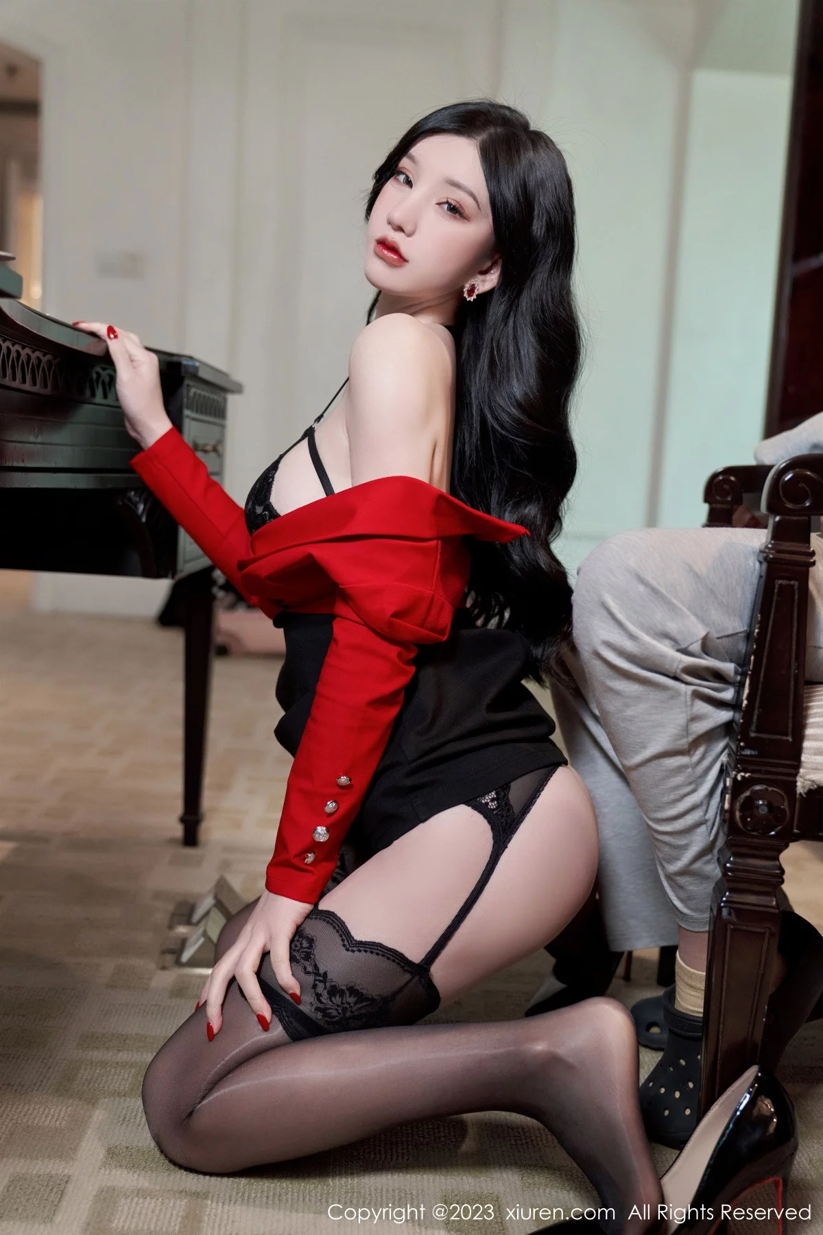 XiuRen第6101期_女神周于希Sally办公室秘密主题脱制服露黑色蕾丝内衣诱惑写真84P