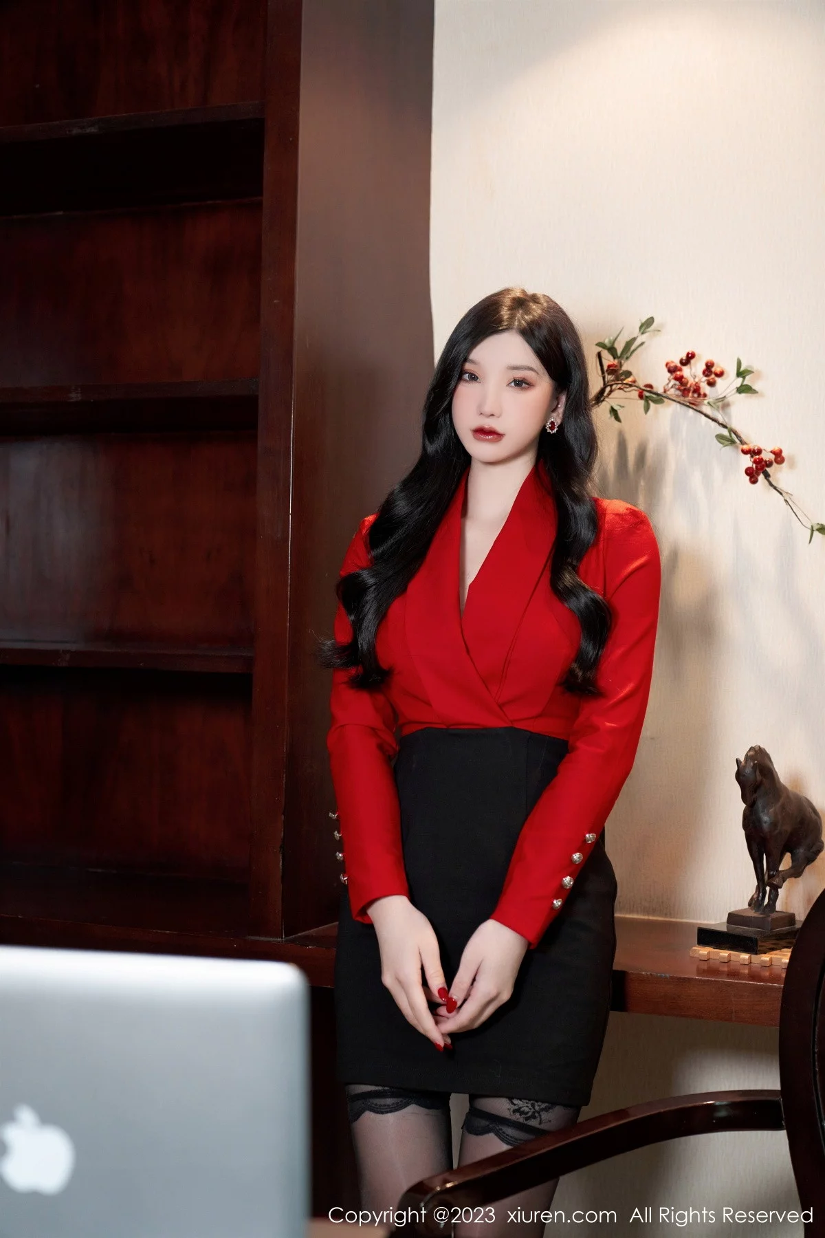XiuRen第6101期_女神周于希Sally办公室秘密主题脱制服露黑色蕾丝内衣诱惑写真84P
