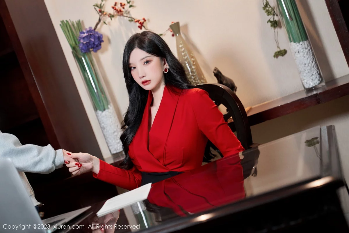 XiuRen第6101期_女神周于希Sally办公室秘密主题脱制服露黑色蕾丝内衣诱惑写真84P