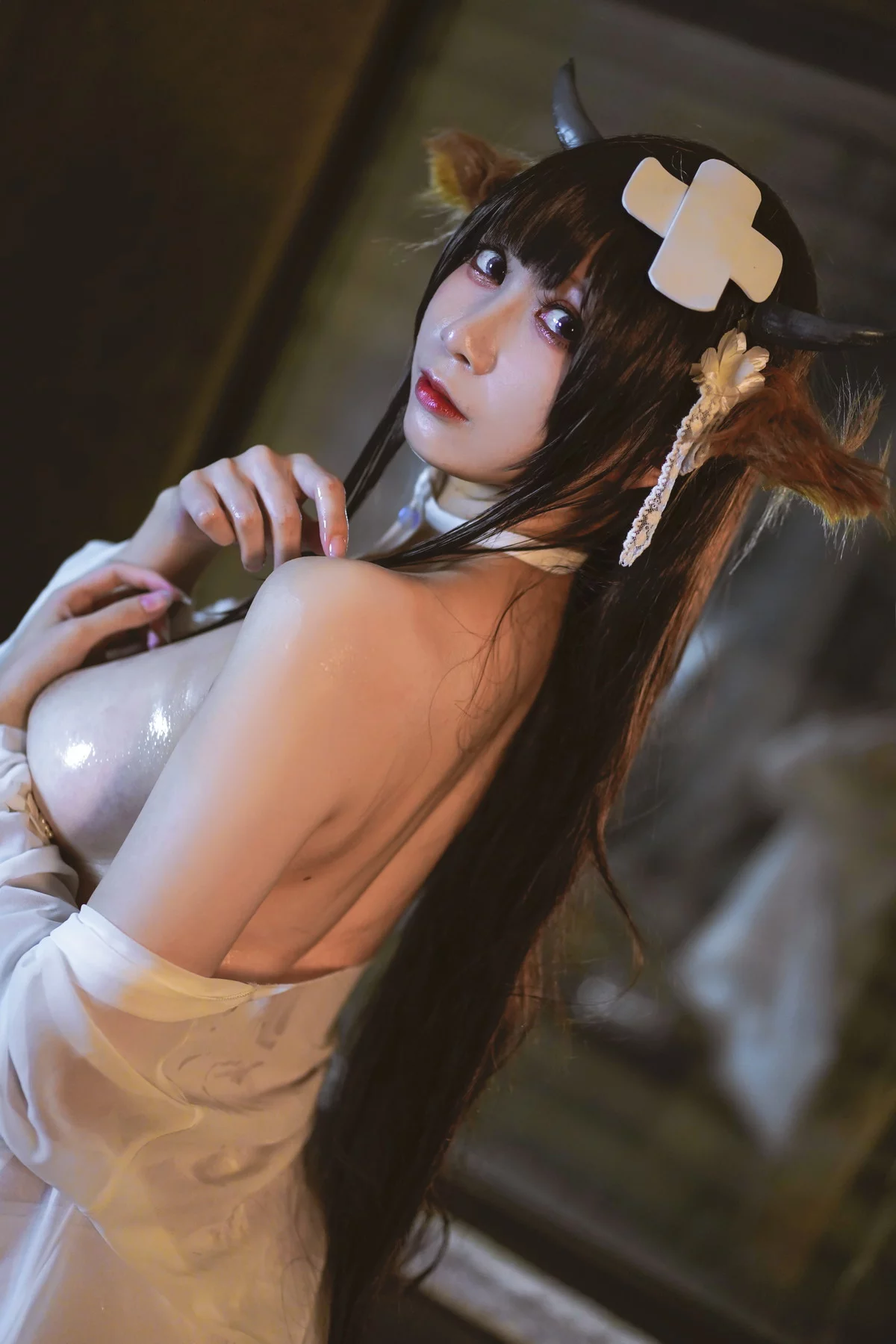 Coser美女小律Ritsuㄚ律乳业主题私房半脱露三点式奶牛内衣秀油亮肌肤诱惑写真37P