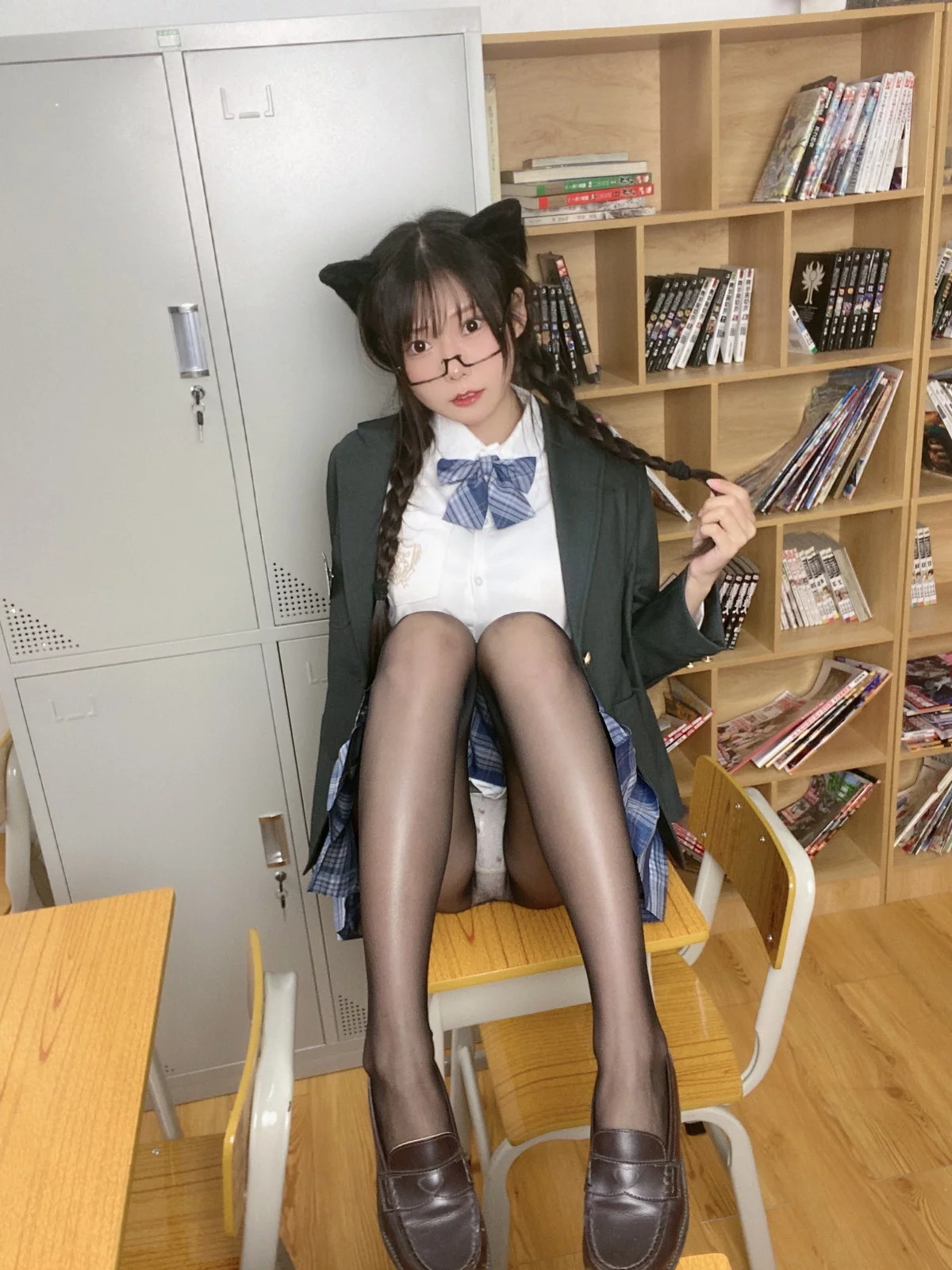 网络美女香草喵露露JK制服自拍主题私房半脱制服露性感蕾丝内衣完美诱惑写真39P