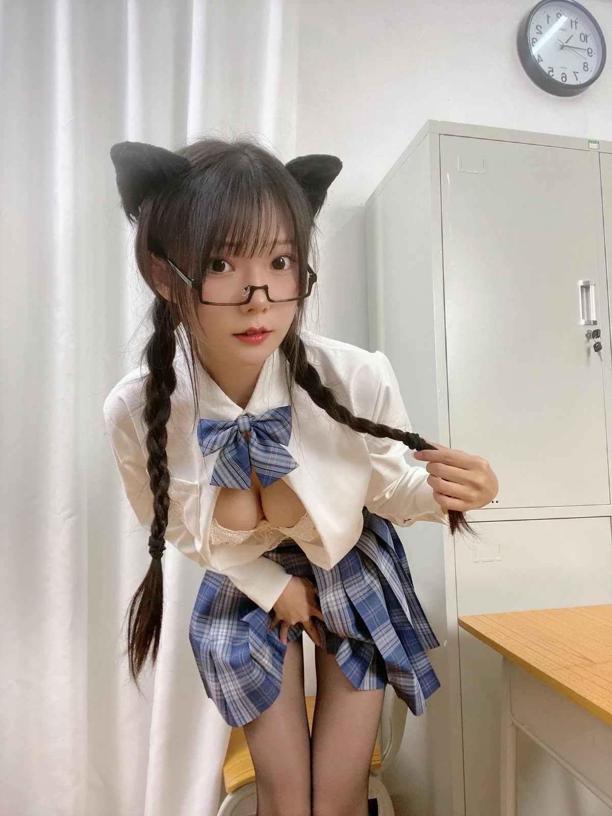 网络美女香草喵露露JK制服自拍主题私房半脱制服露性感蕾丝内衣完美诱惑写真39P