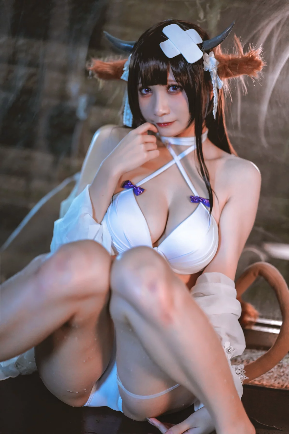 Coser美女小律Ritsuㄚ律乳业主题私房半脱露三点式奶牛内衣秀油亮肌肤诱惑写真37P