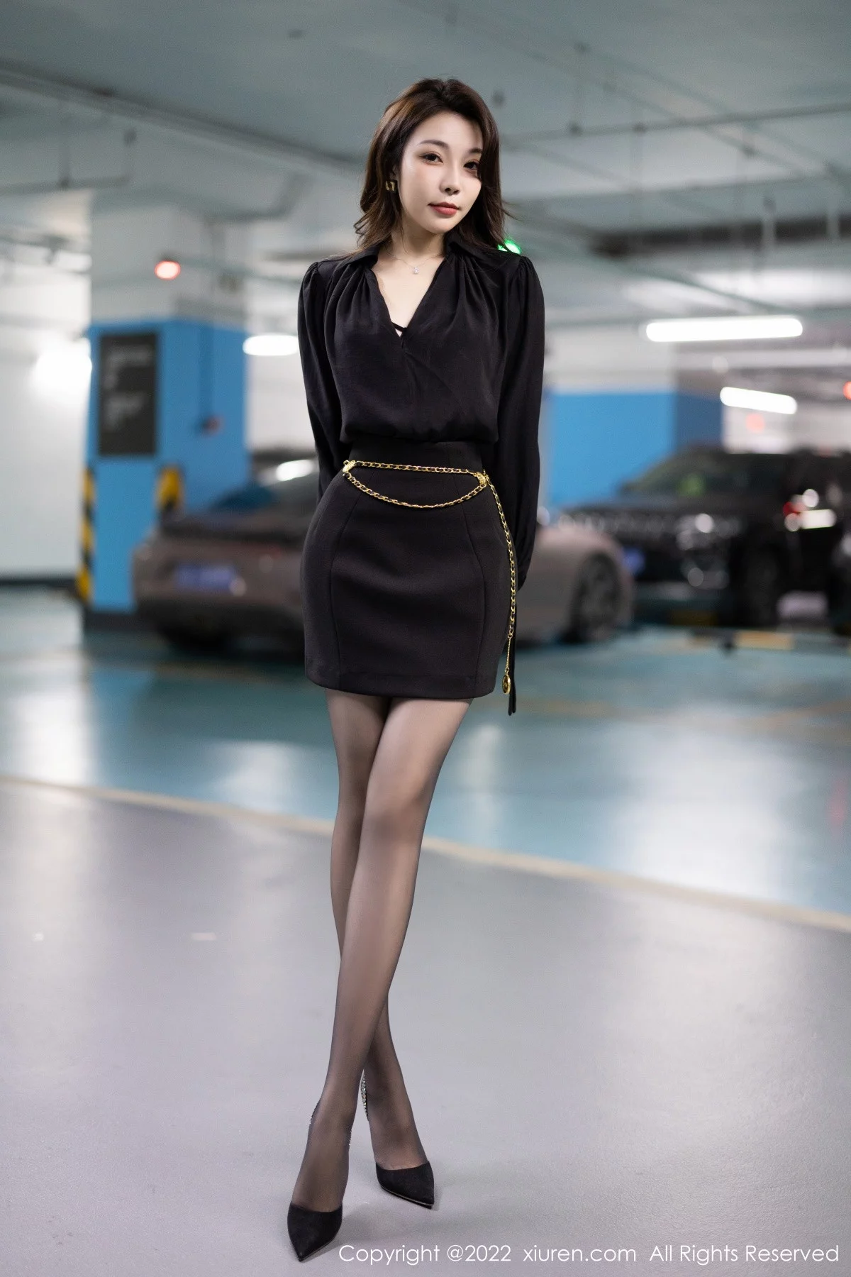 XiuRen第6033期_女神徐莉芝Booty私房半脱露黑色情趣内衣配无内黑丝诱惑写真83P