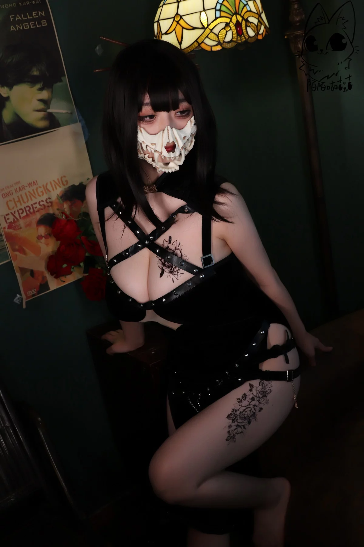 网络美女韶陌陌面具陌主题私房性感黑色情趣内衣秀丰满身材豪乳翘臀诱惑写真26P