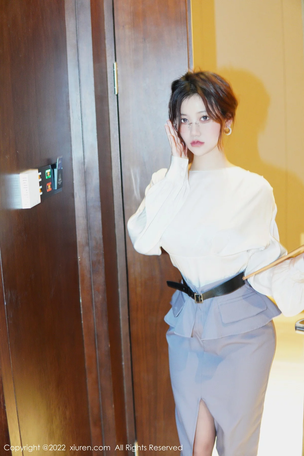 XiuRen第6028期_模特奈奈子醉酒女教师主题半脱露绿灰色蕾丝内衣撩人诱惑写真79P